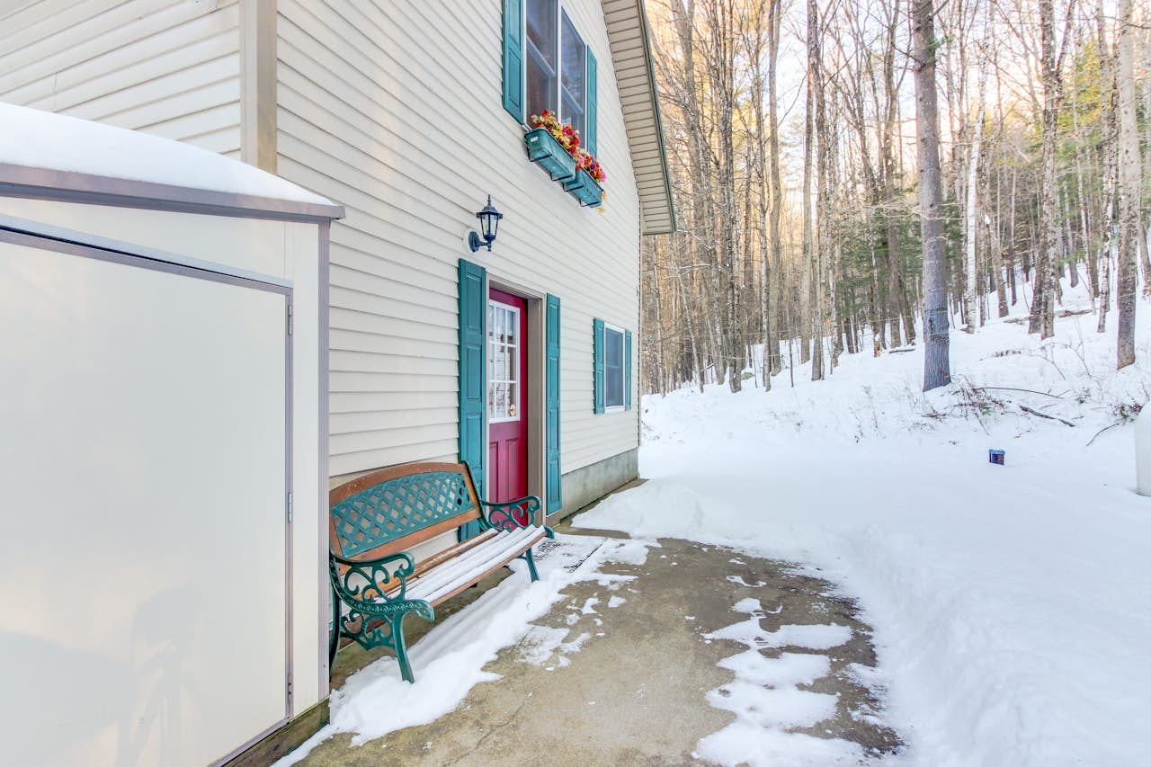 Sweet Pauline Cottage 1 BD Vacation Rental in Ludlow, VT Vacasa