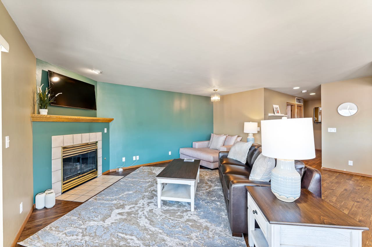 Lake Chelan Shores Honey Crisp Condo 19 5 2 BD Chelan, WA Vacation