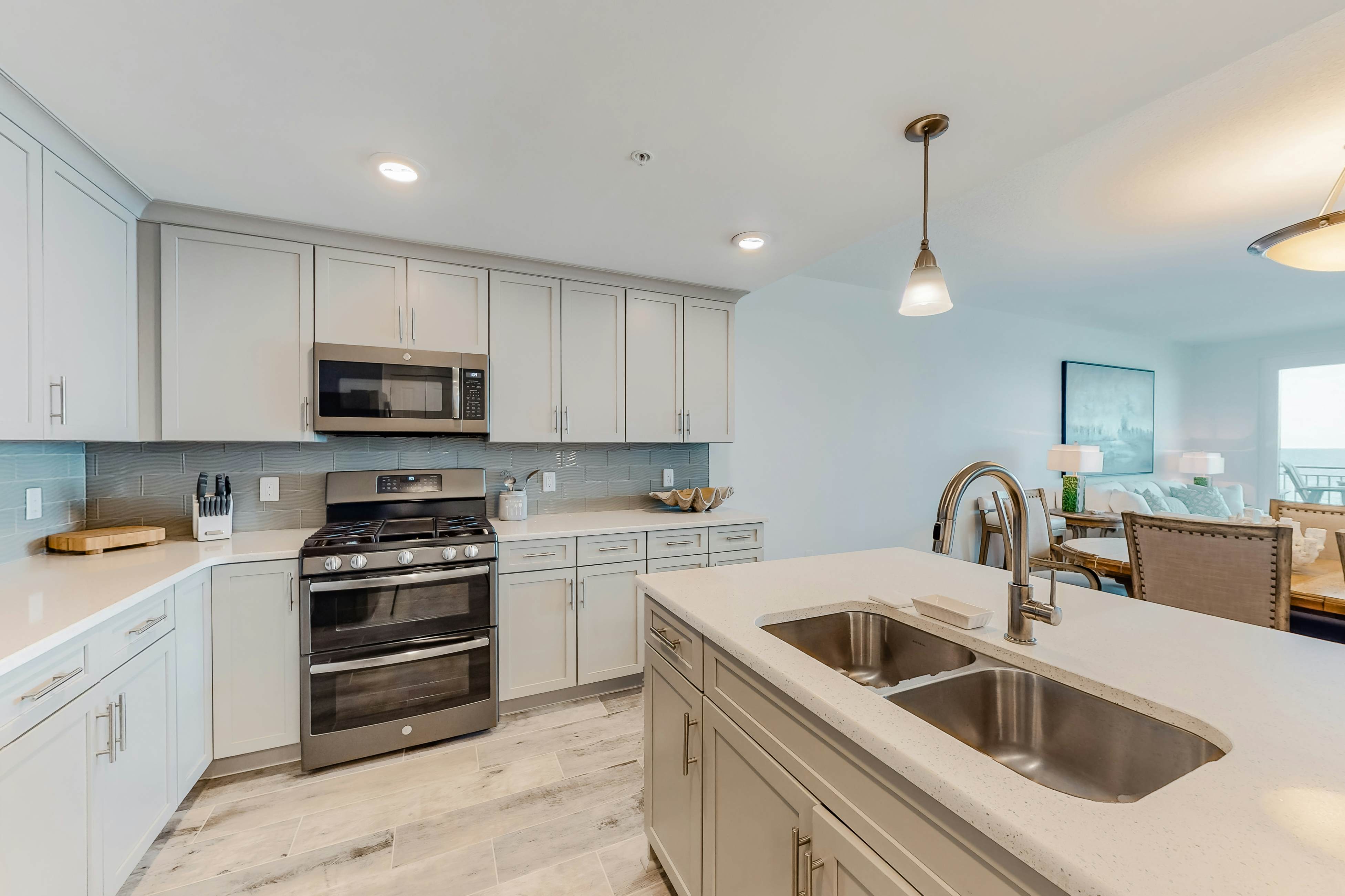 Blu 405-A Seaside Escape