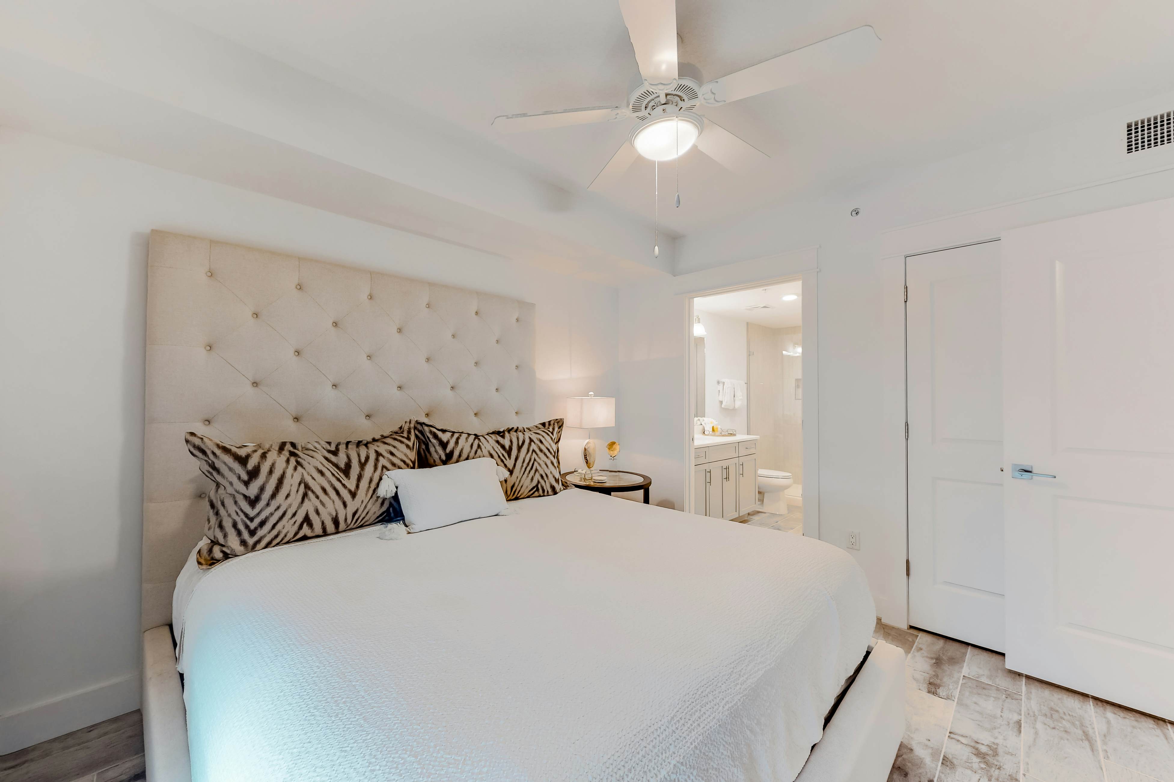 Blu 405-A Seaside Escape