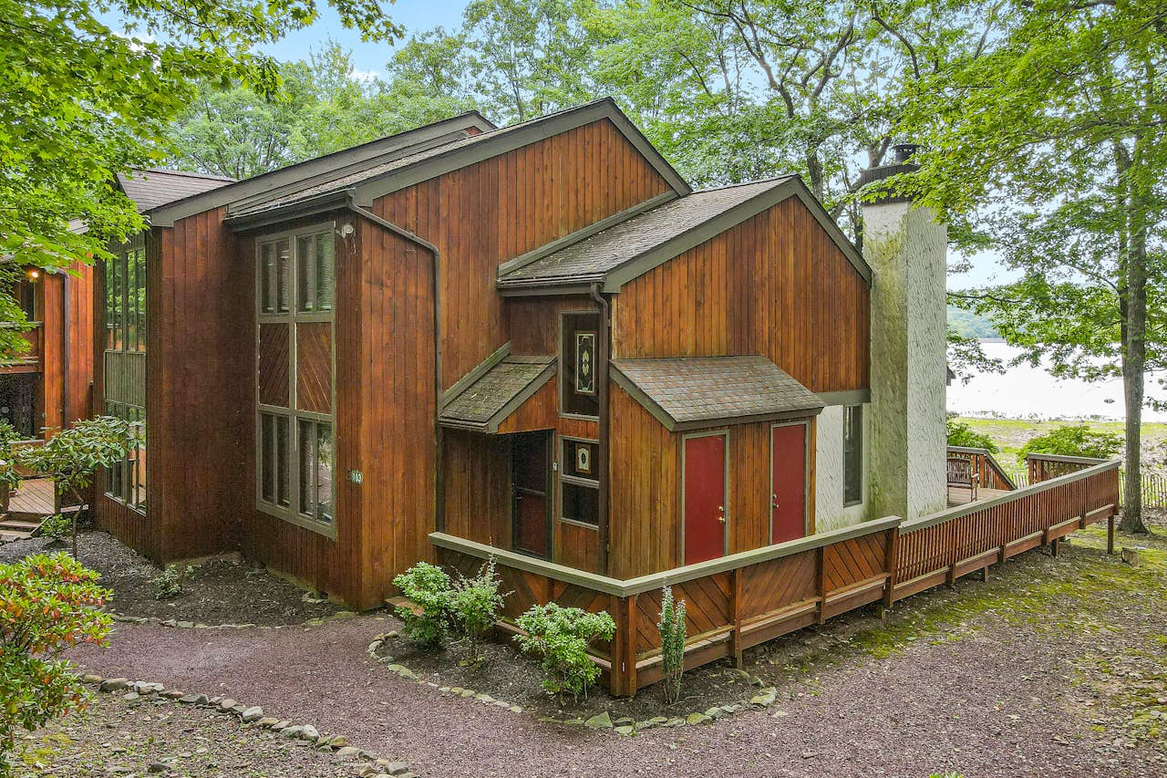 Big Boulder Lake Townhome 2 BD Lake Harmony, PA Vacation Rental Vacasa