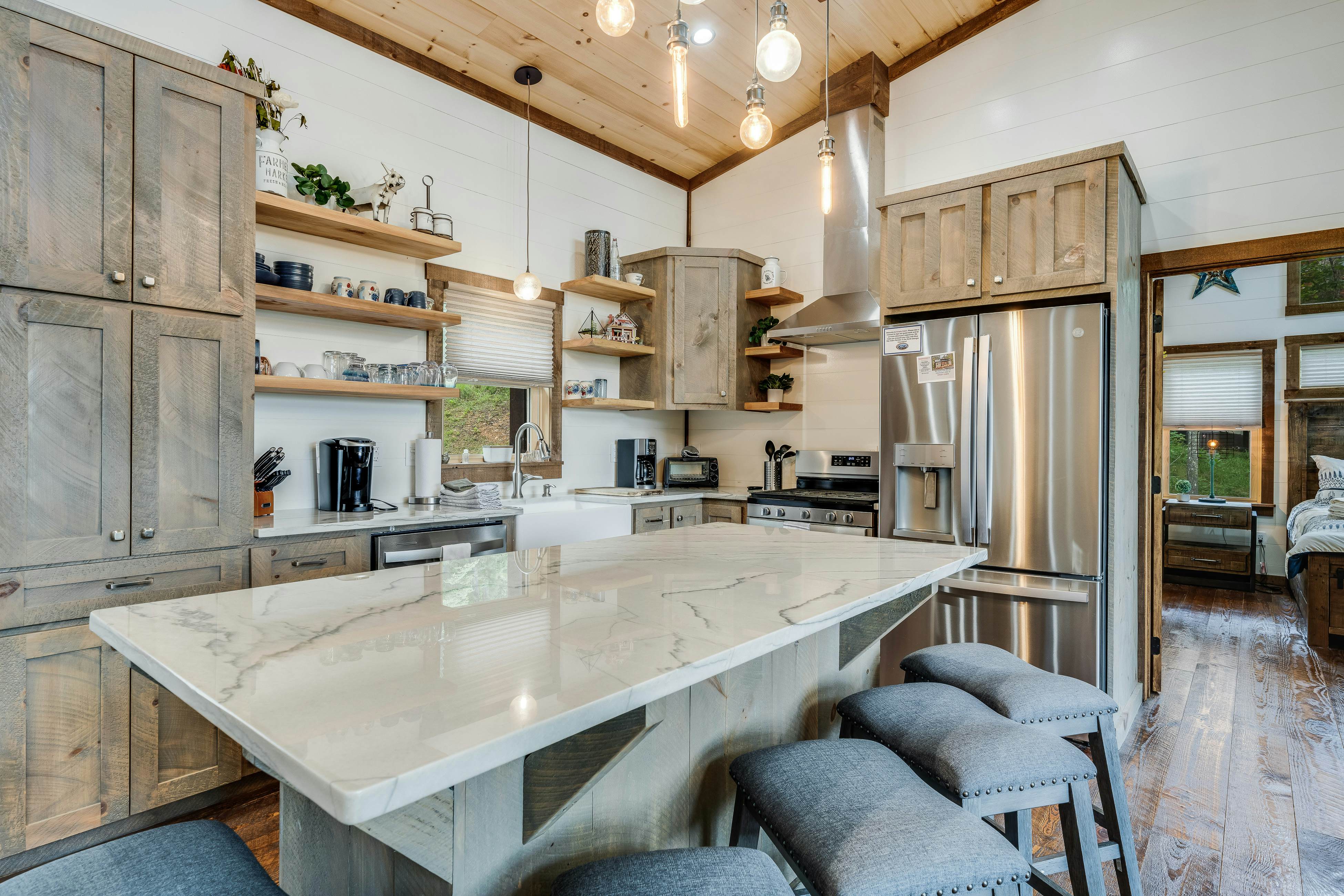 Grizzly Cabin 4 BD McCaysville, GA Vacation Rental Vacasa