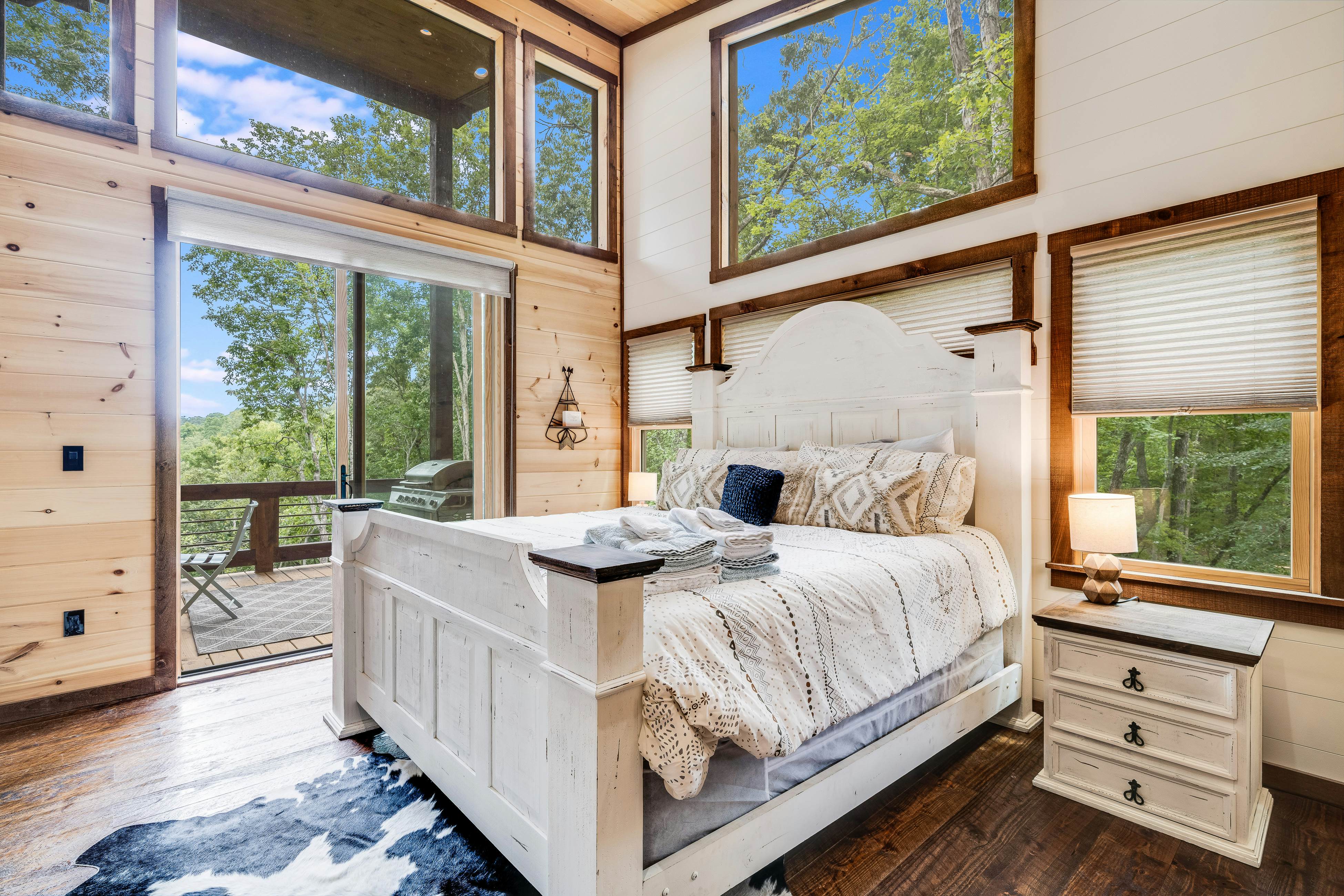 Grizzly Cabin 4 BD McCaysville, GA Vacation Rental Vacasa