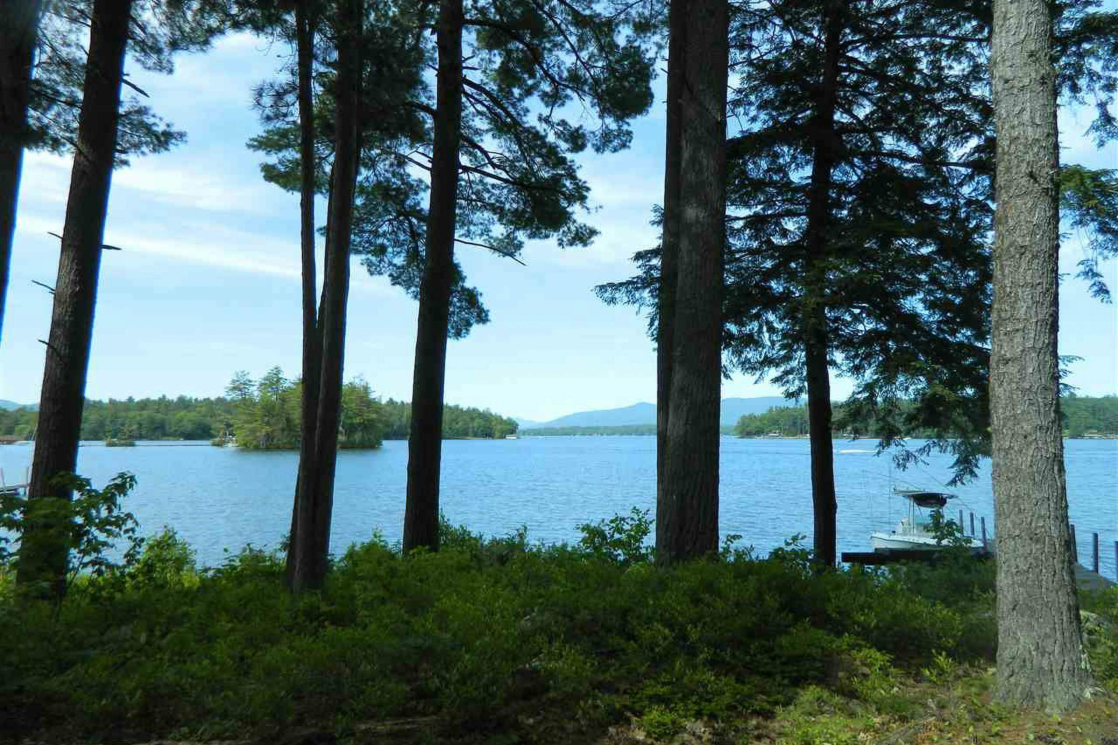 Meredith Lakefront Lodge on Lake Winnipesaukee 4 BD Meredith, NH