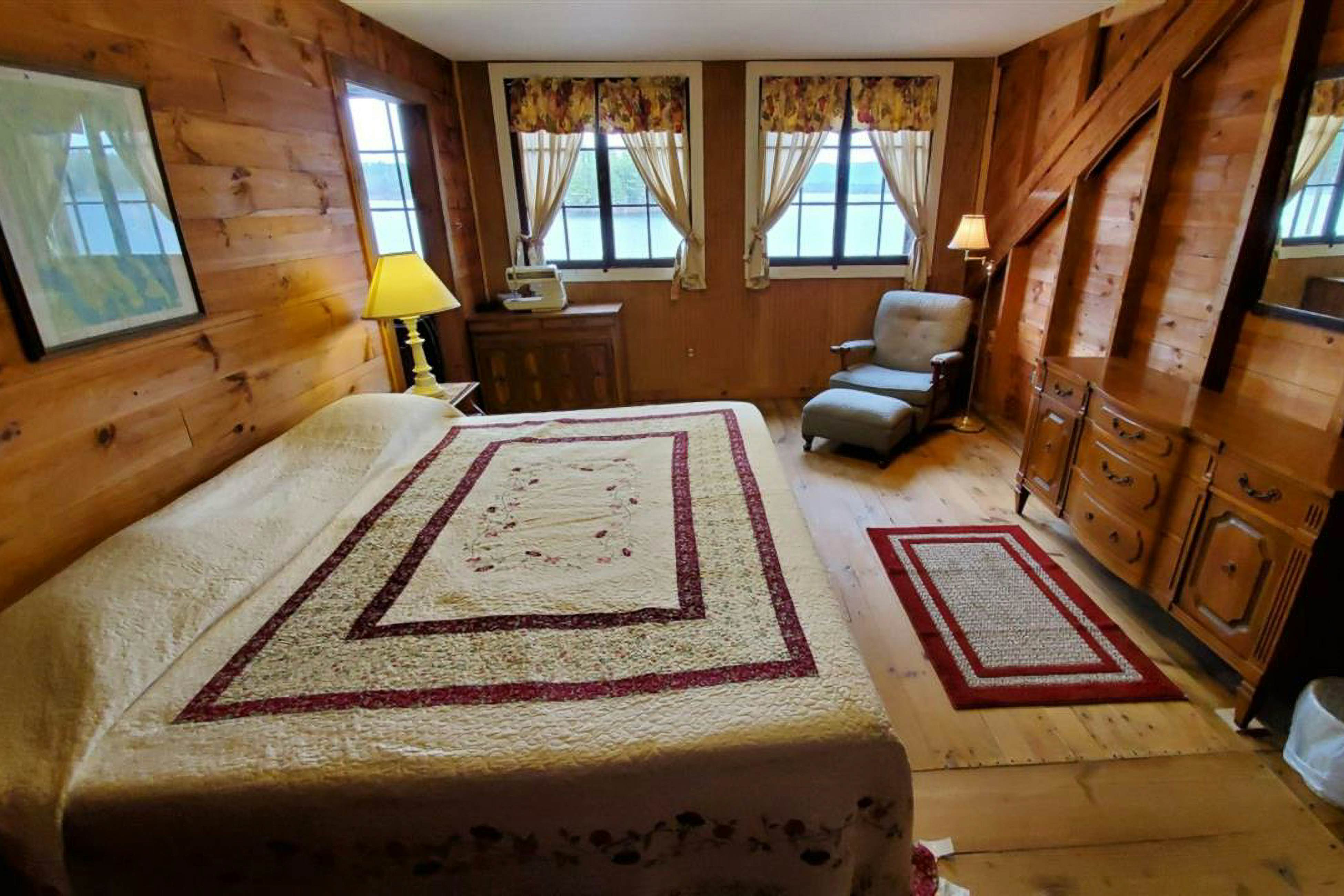 Meredith Lakefront Lodge on Lake Winnipesaukee 4 BD Meredith, NH