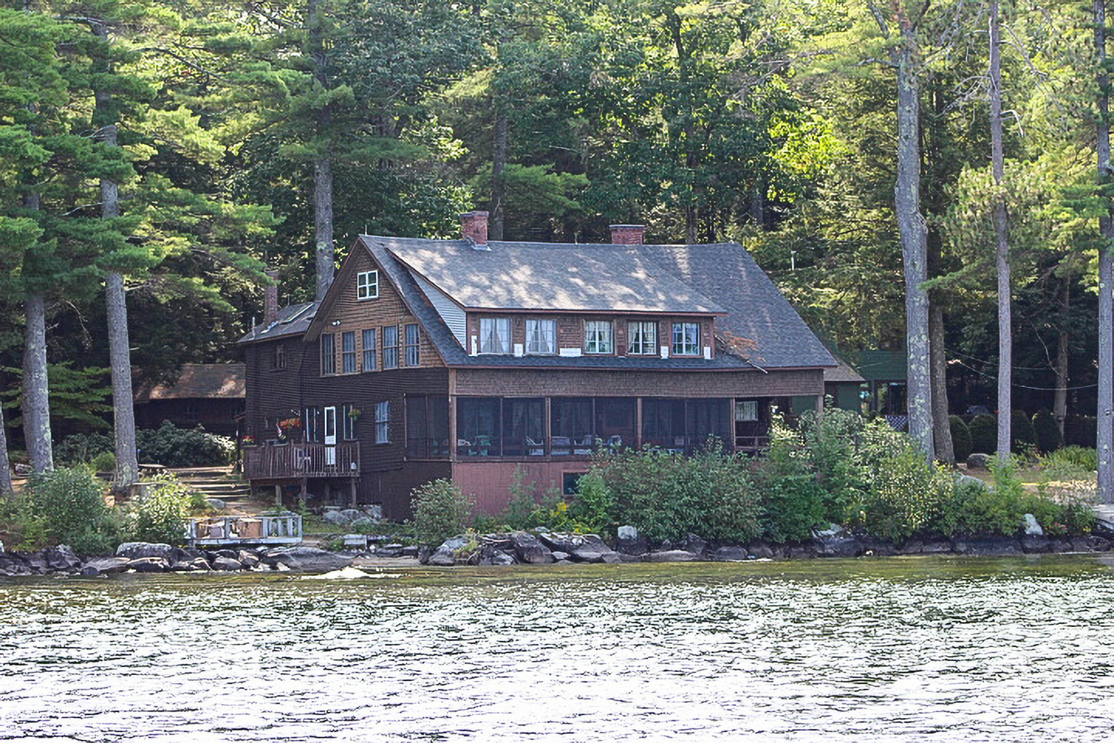 Meredith Lakefront Lodge on Lake Winnipesaukee 4 BD Meredith, NH