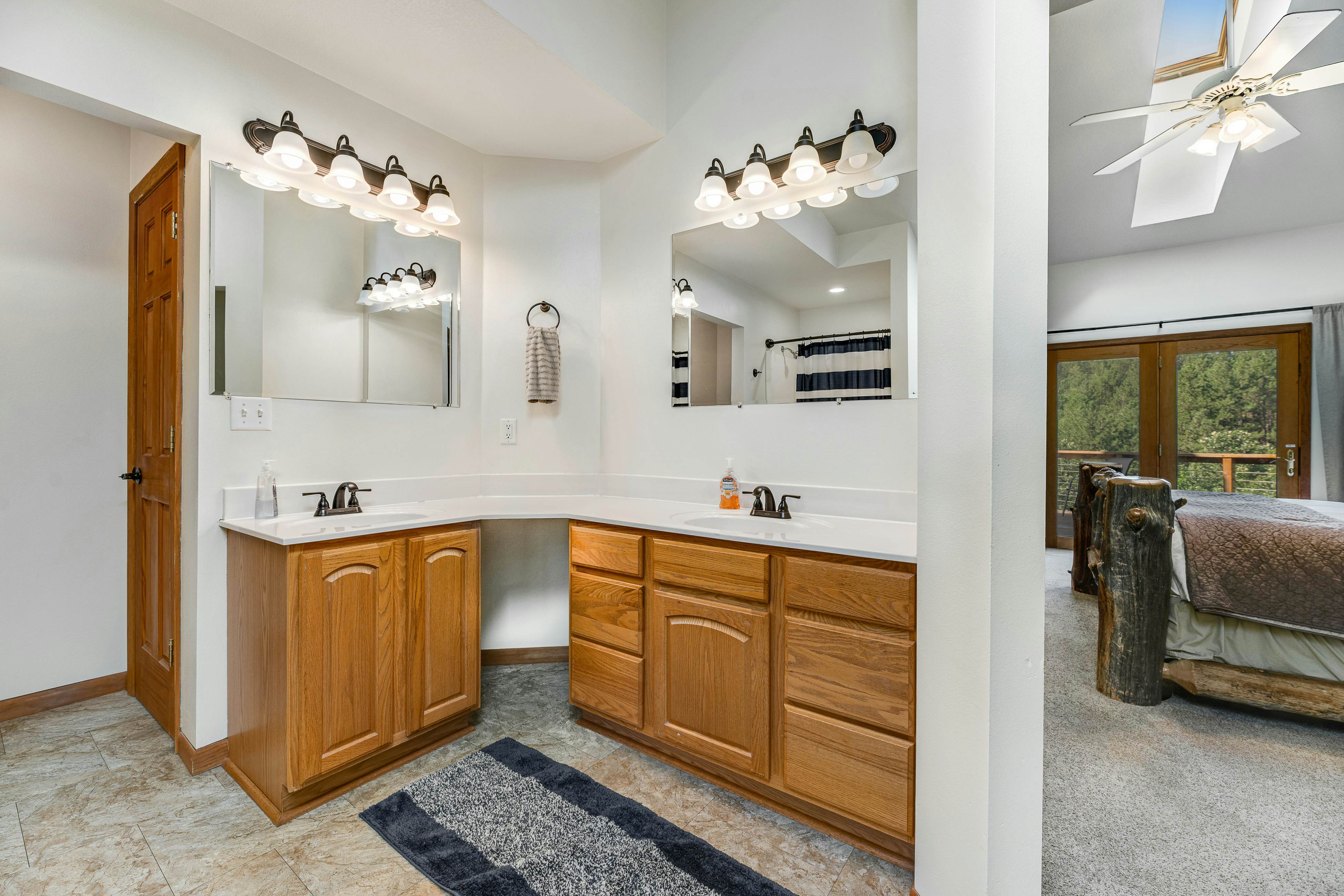 Aces and Eights Lodge