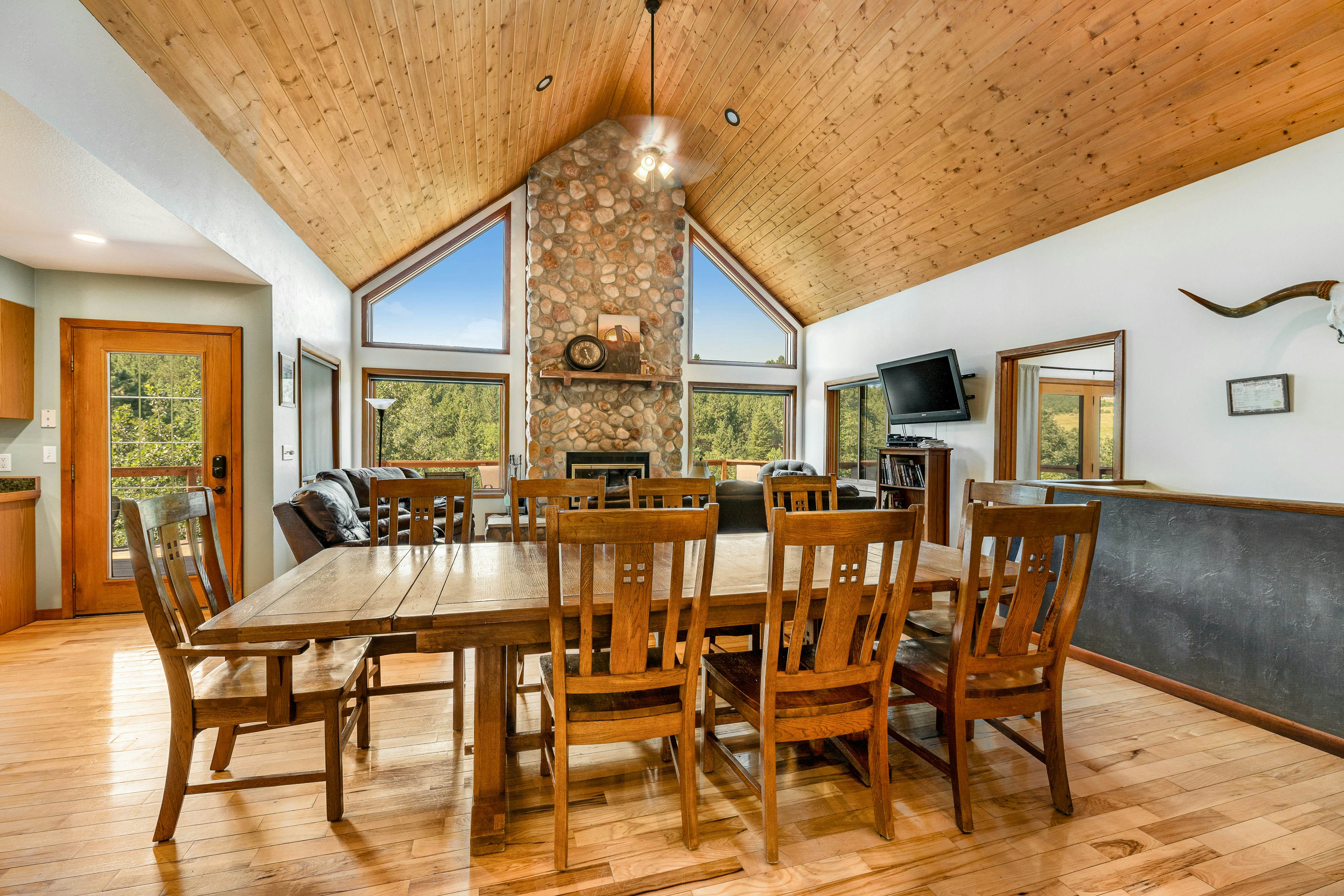 Aces and Eights Lodge