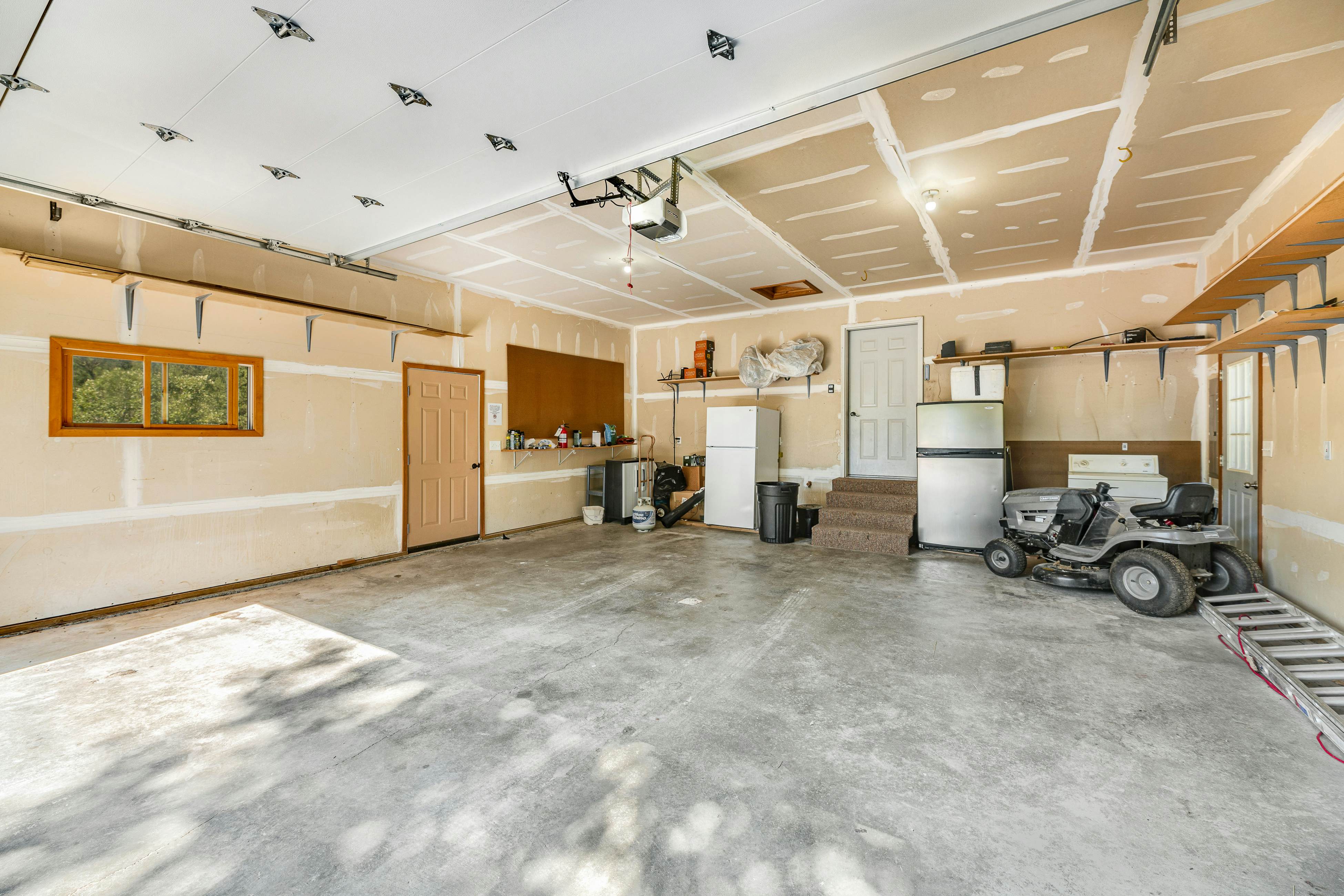 Aces and Eights Lodge