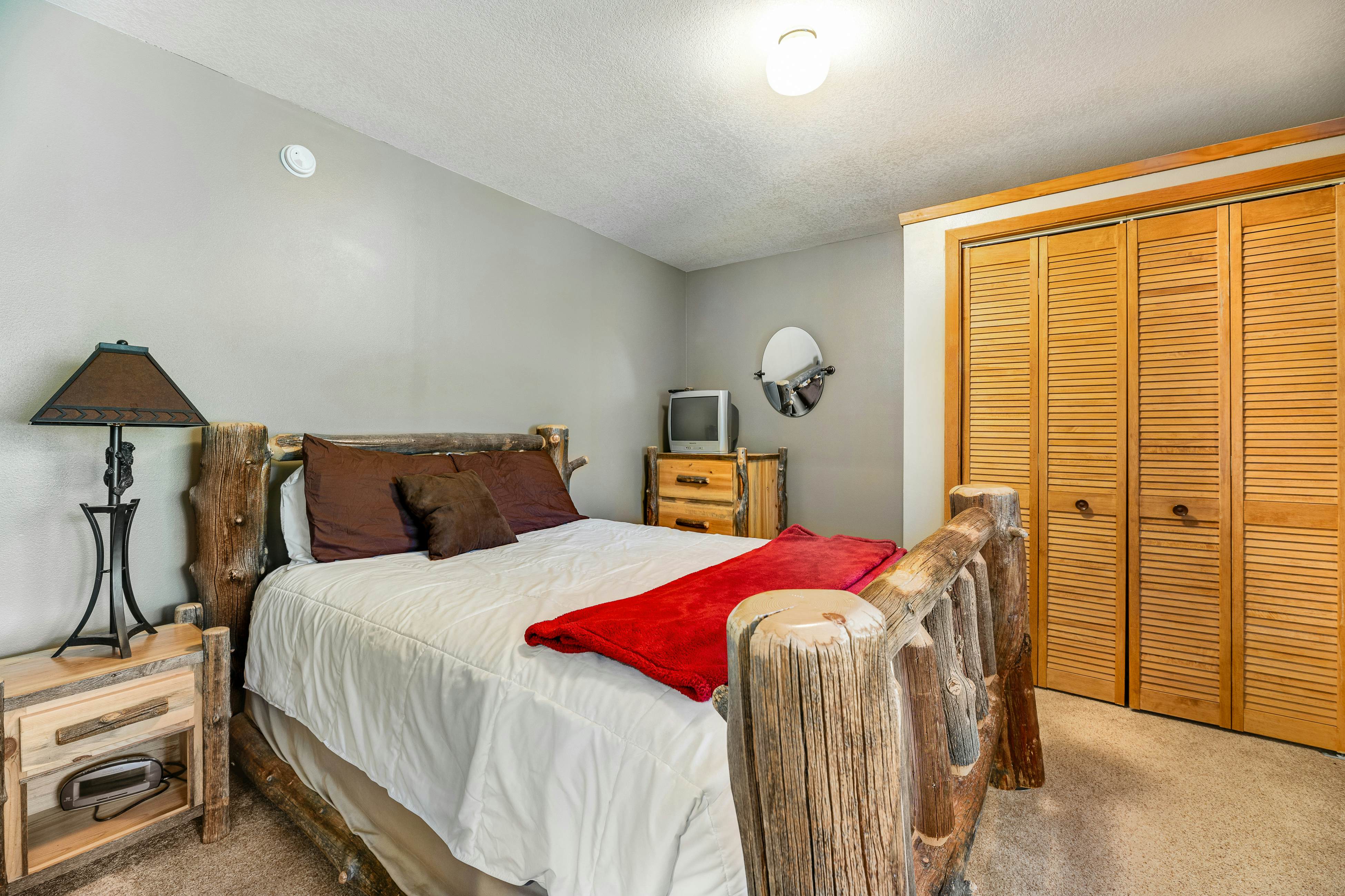 Aces and Eights Lodge