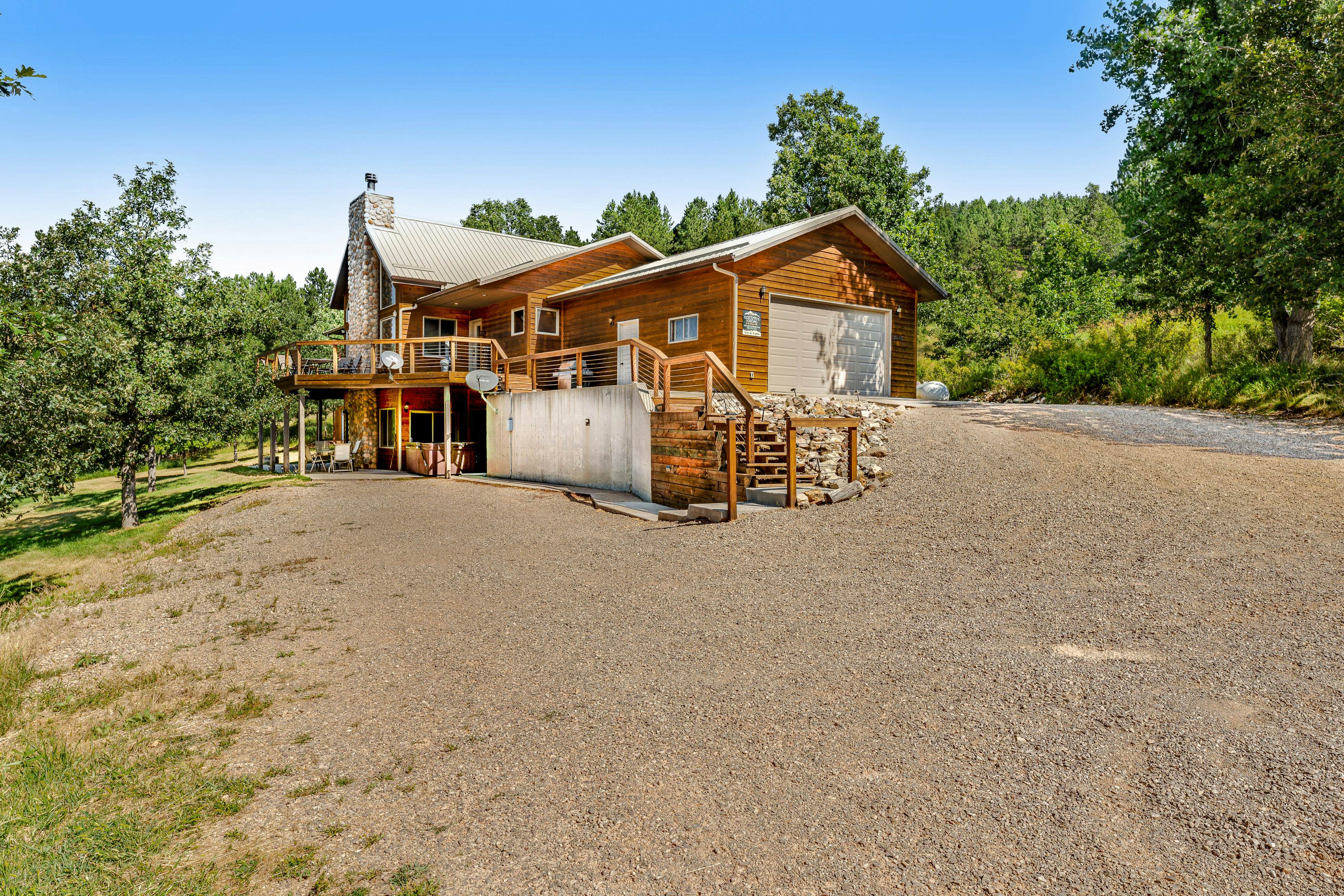 Aces and Eights Lodge