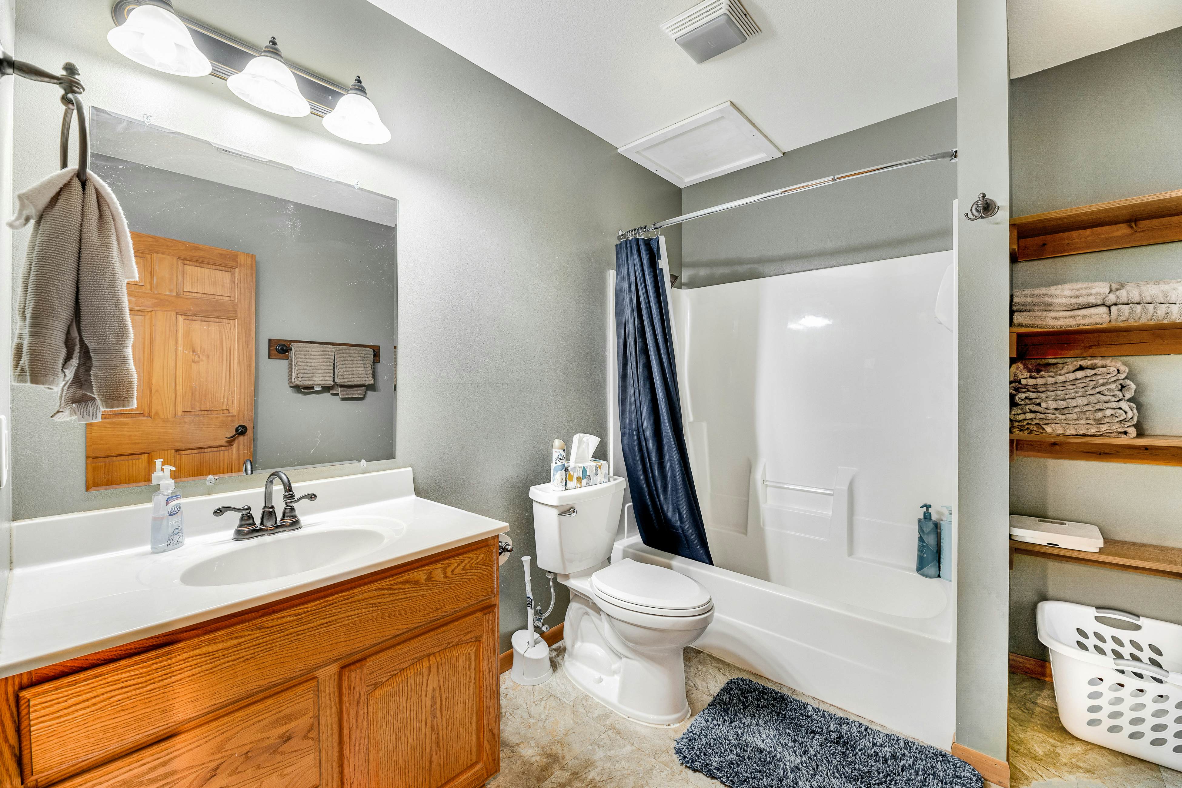 Aces and Eights Lodge