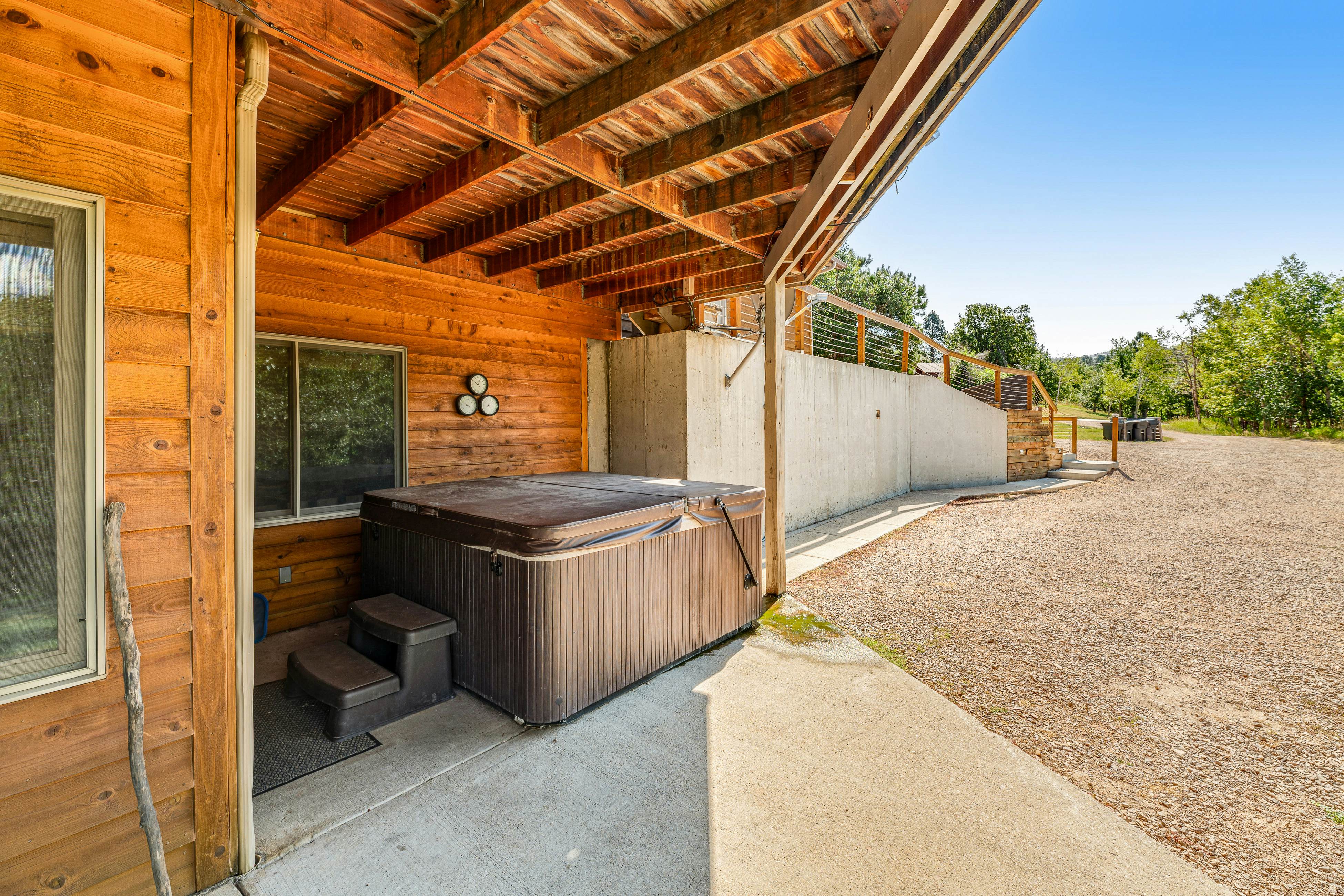 Aces and Eights Lodge