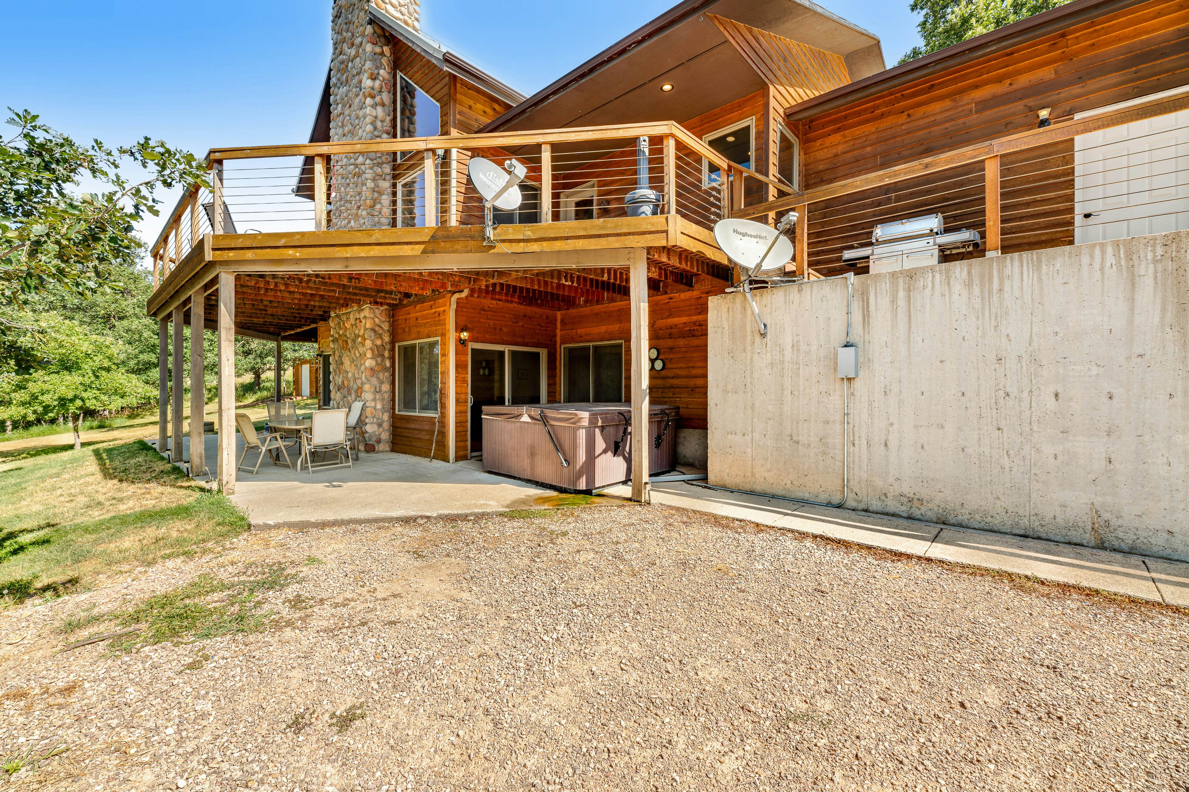 Aces and Eights Lodge