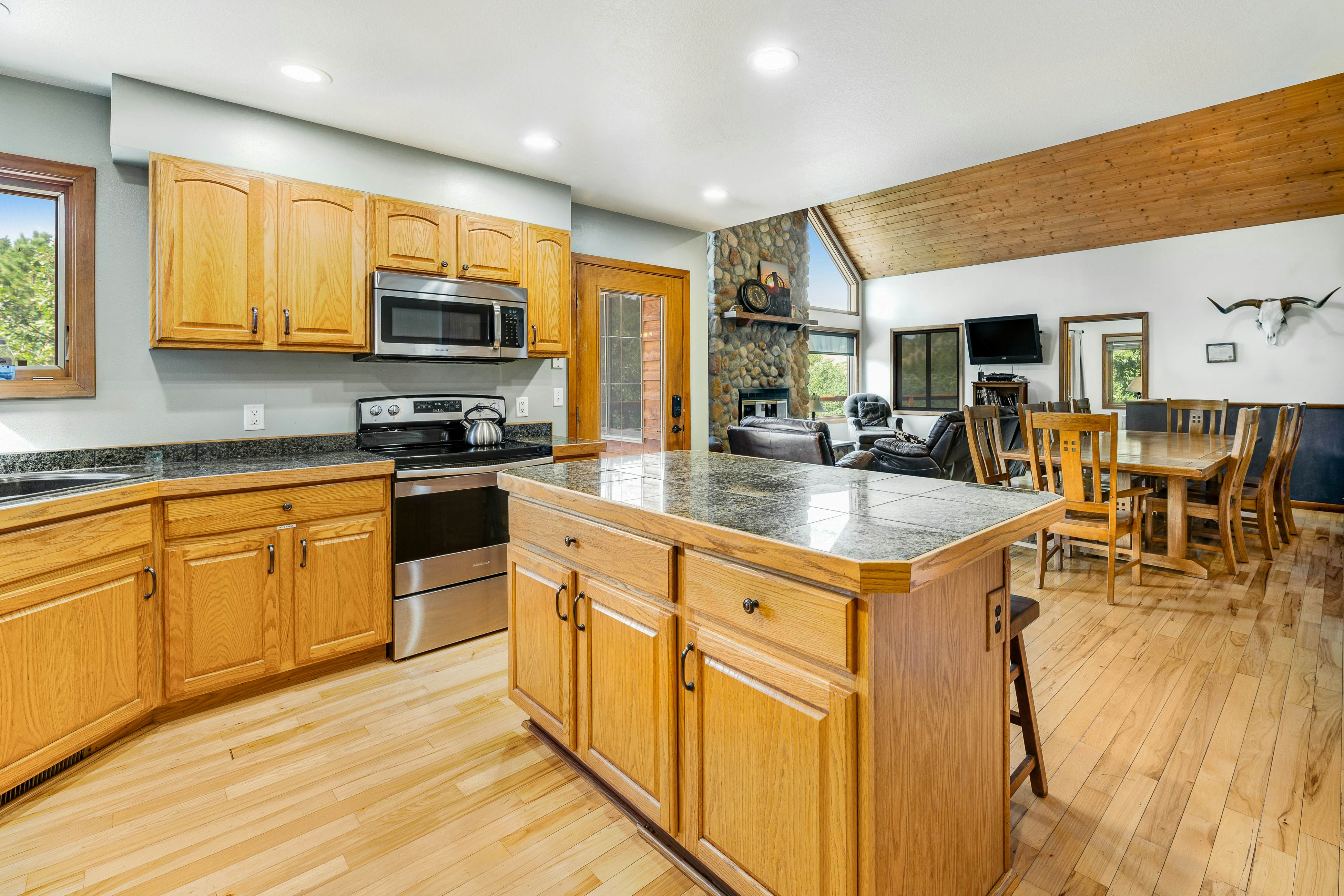 Aces and Eights Lodge