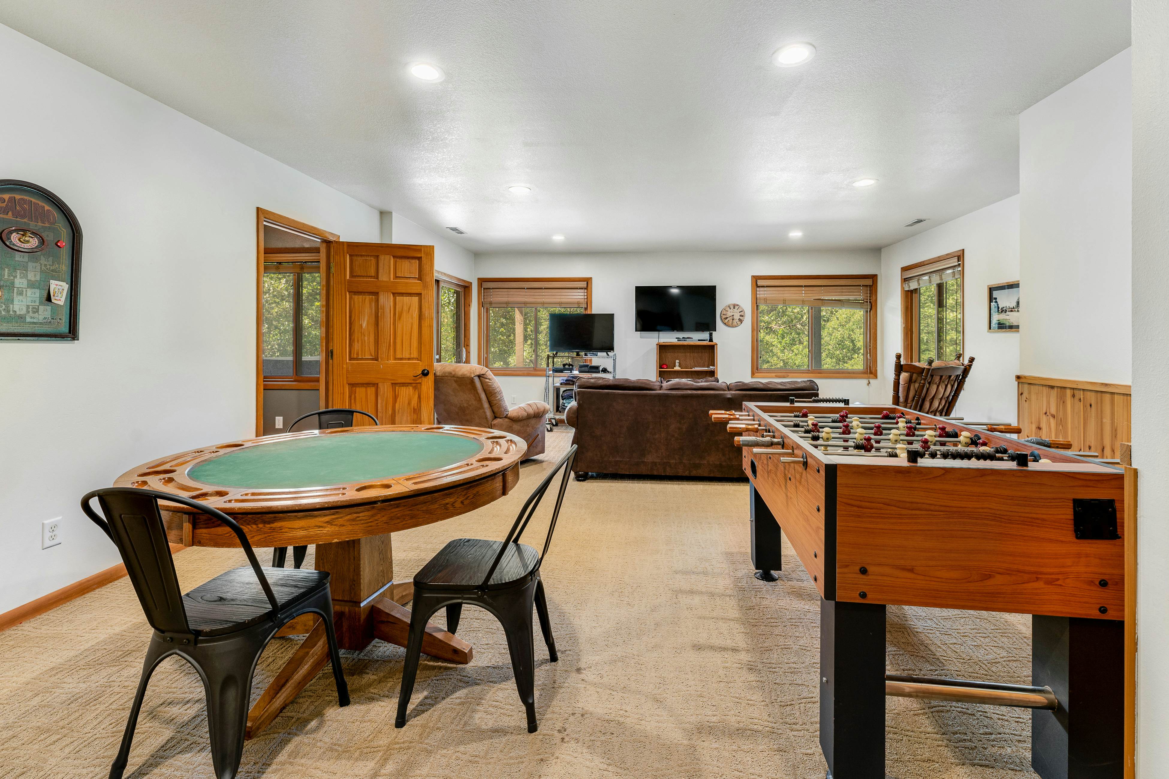 Aces and Eights Lodge