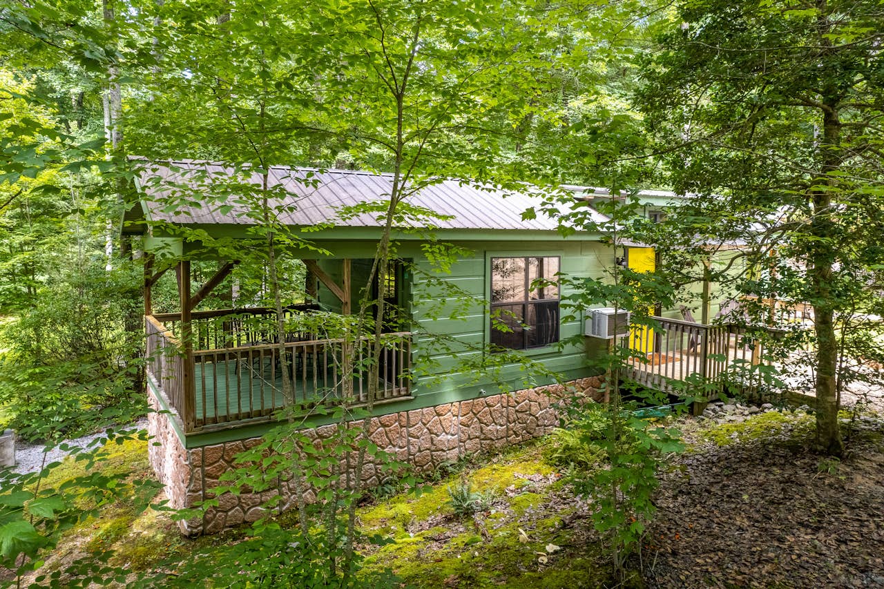 The Green Cabin at McCrary's Cabins 1 BD Hendersonville, NC Vacation