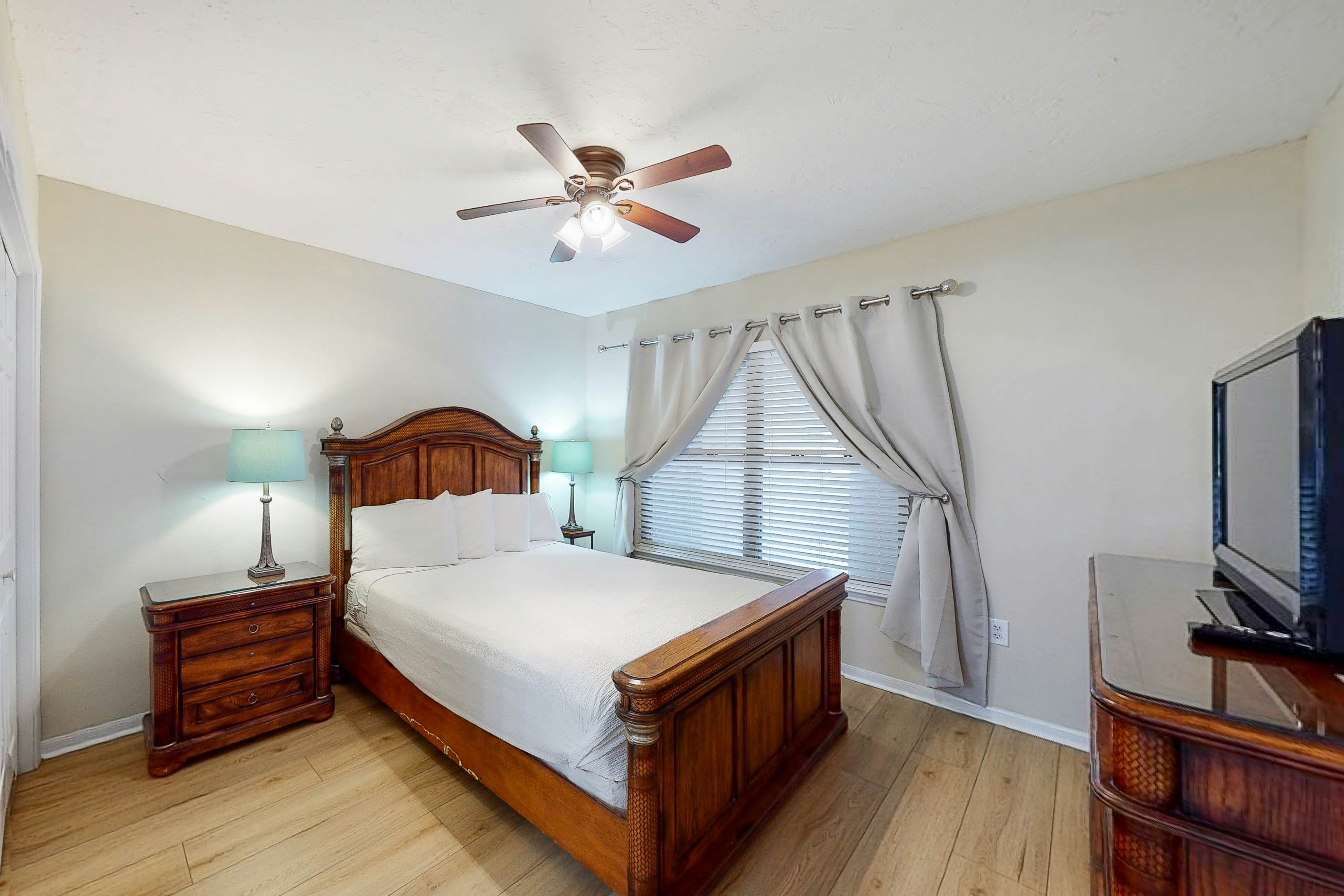 Emerald Towers West 5001