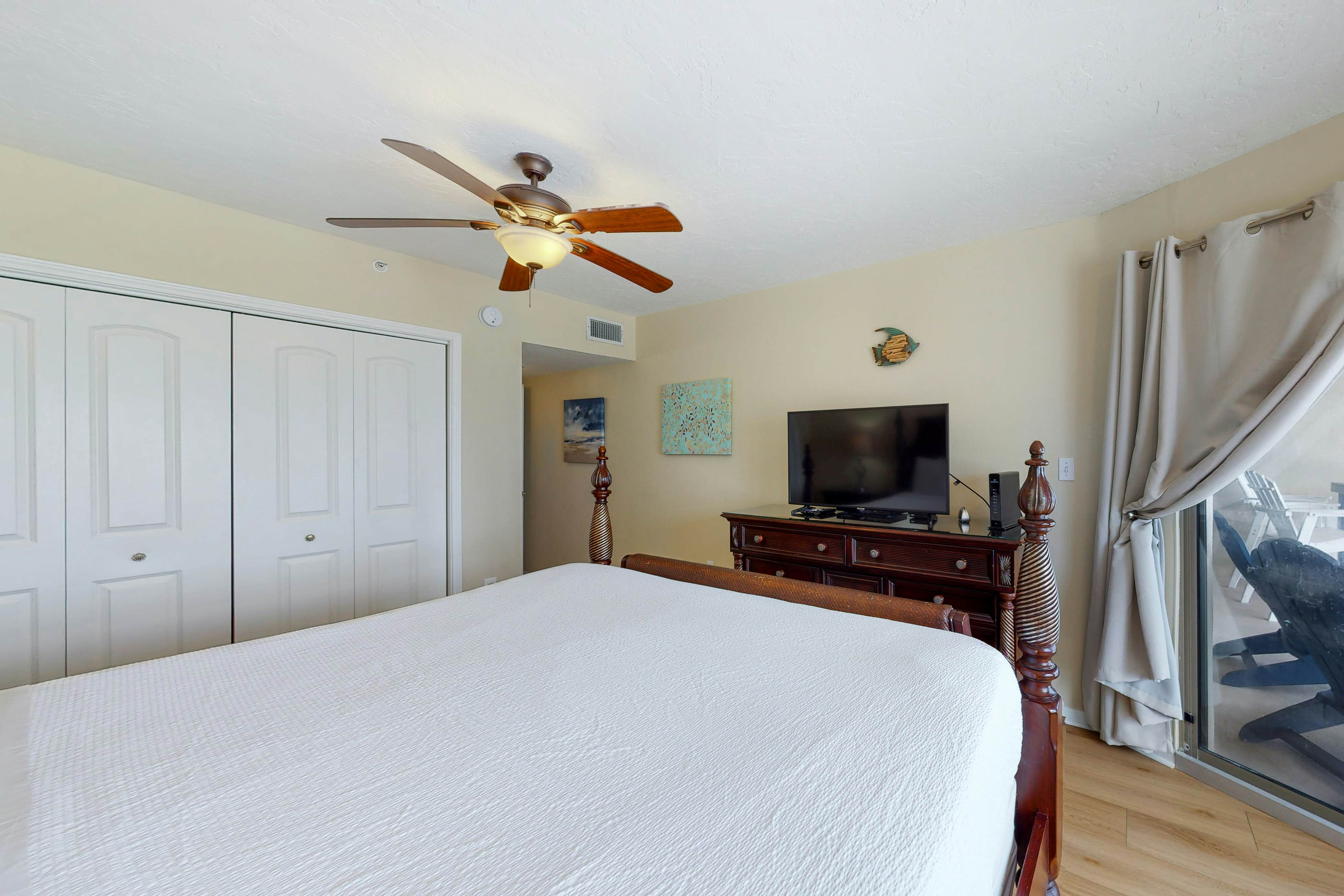 Emerald Towers West 5001