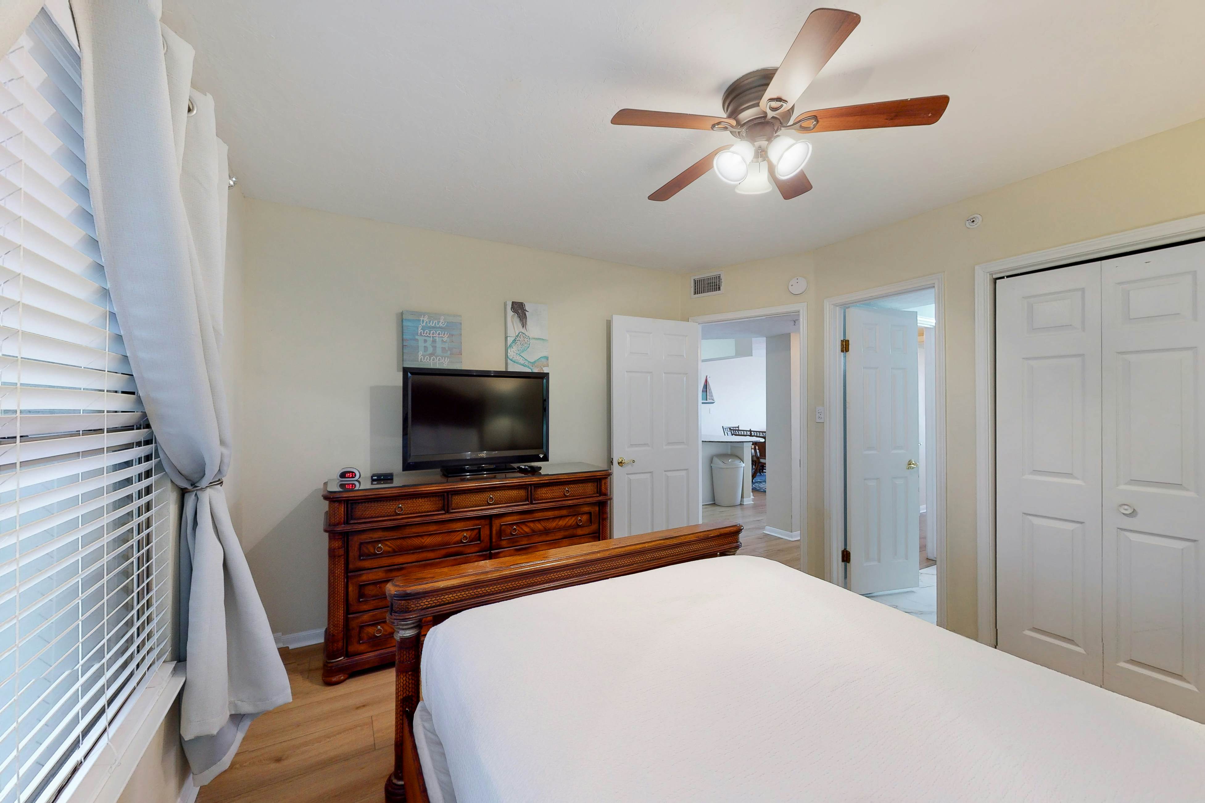 Emerald Towers West 5001