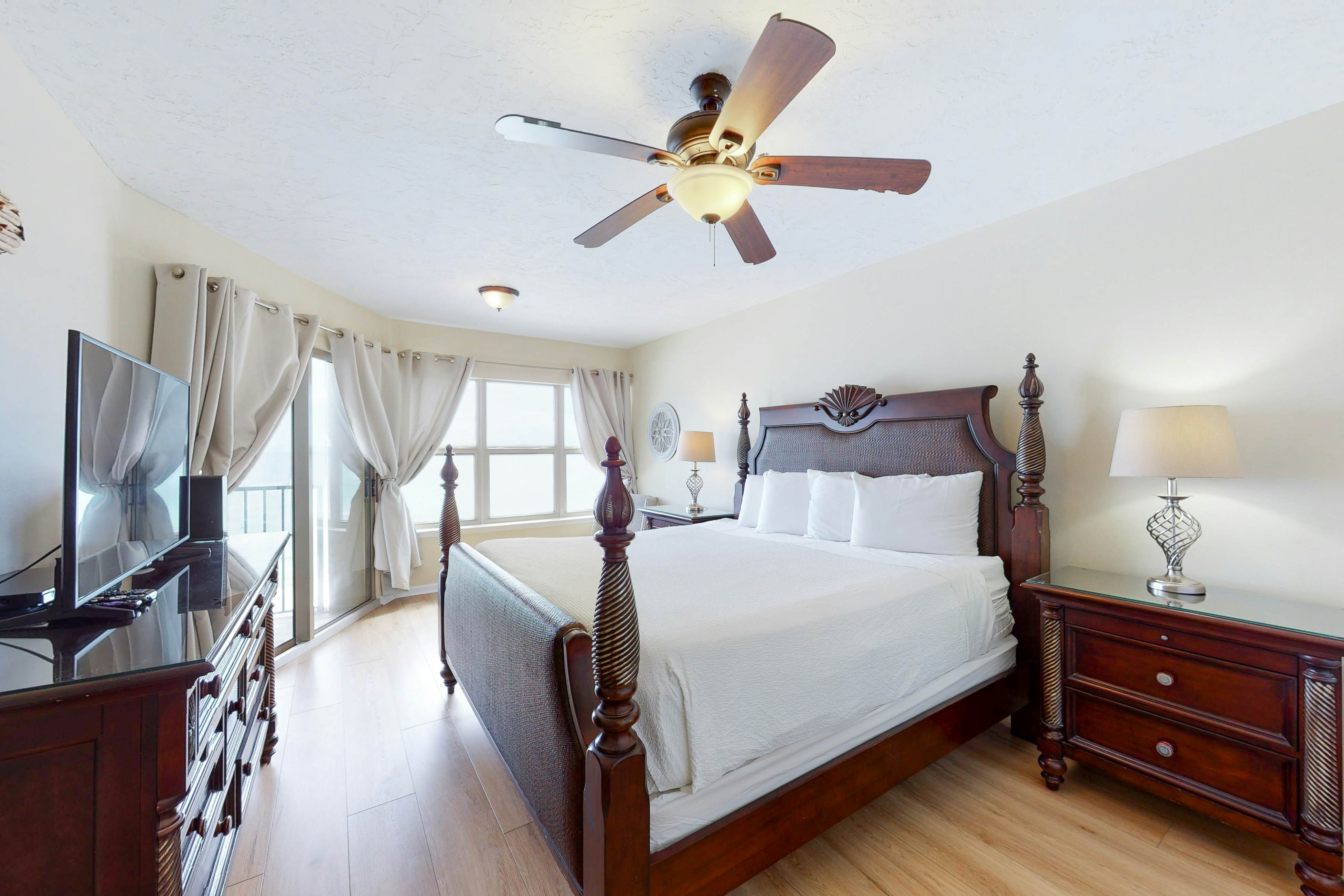 Emerald Towers West 5001