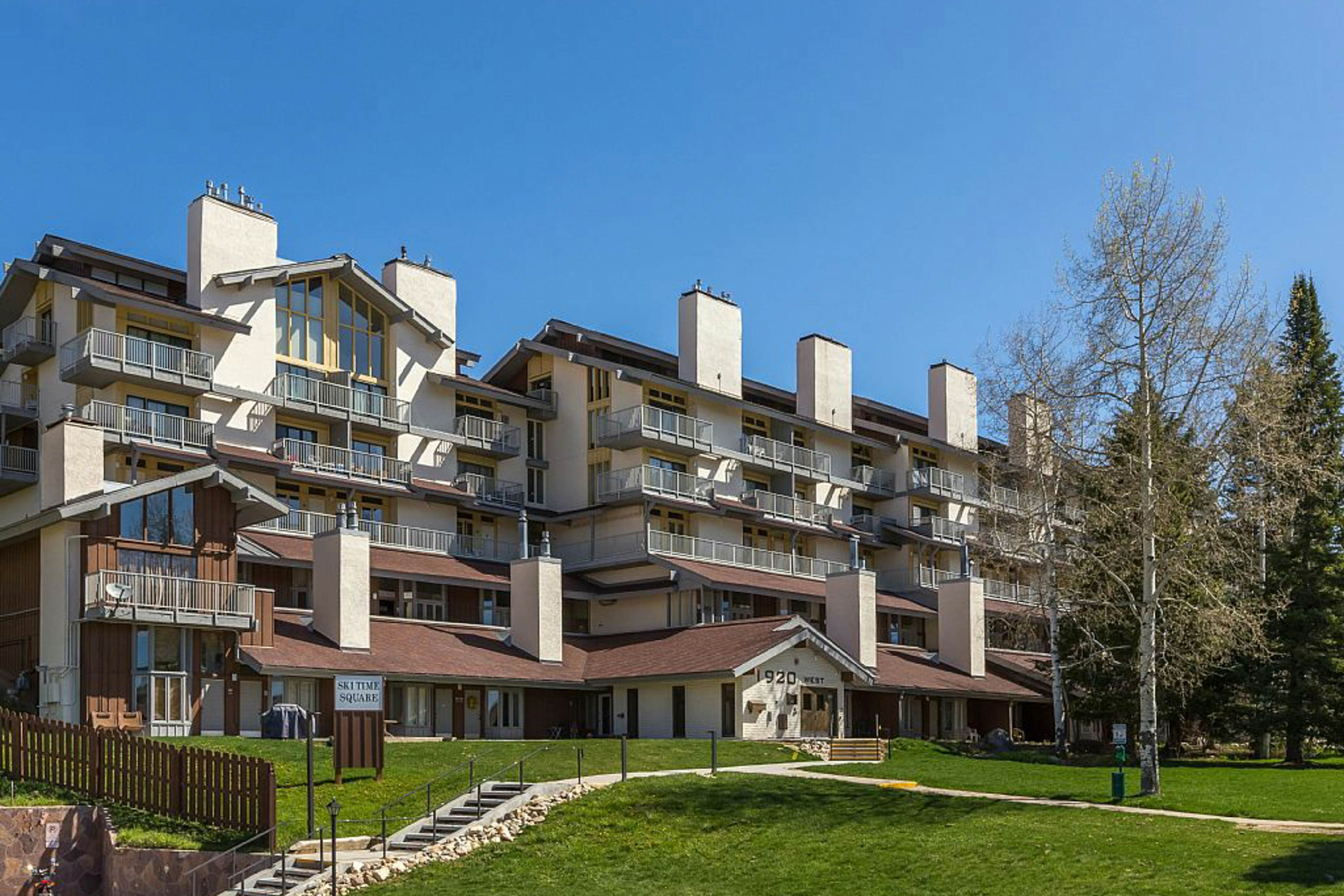 1920 Ski Time Square Drive #114