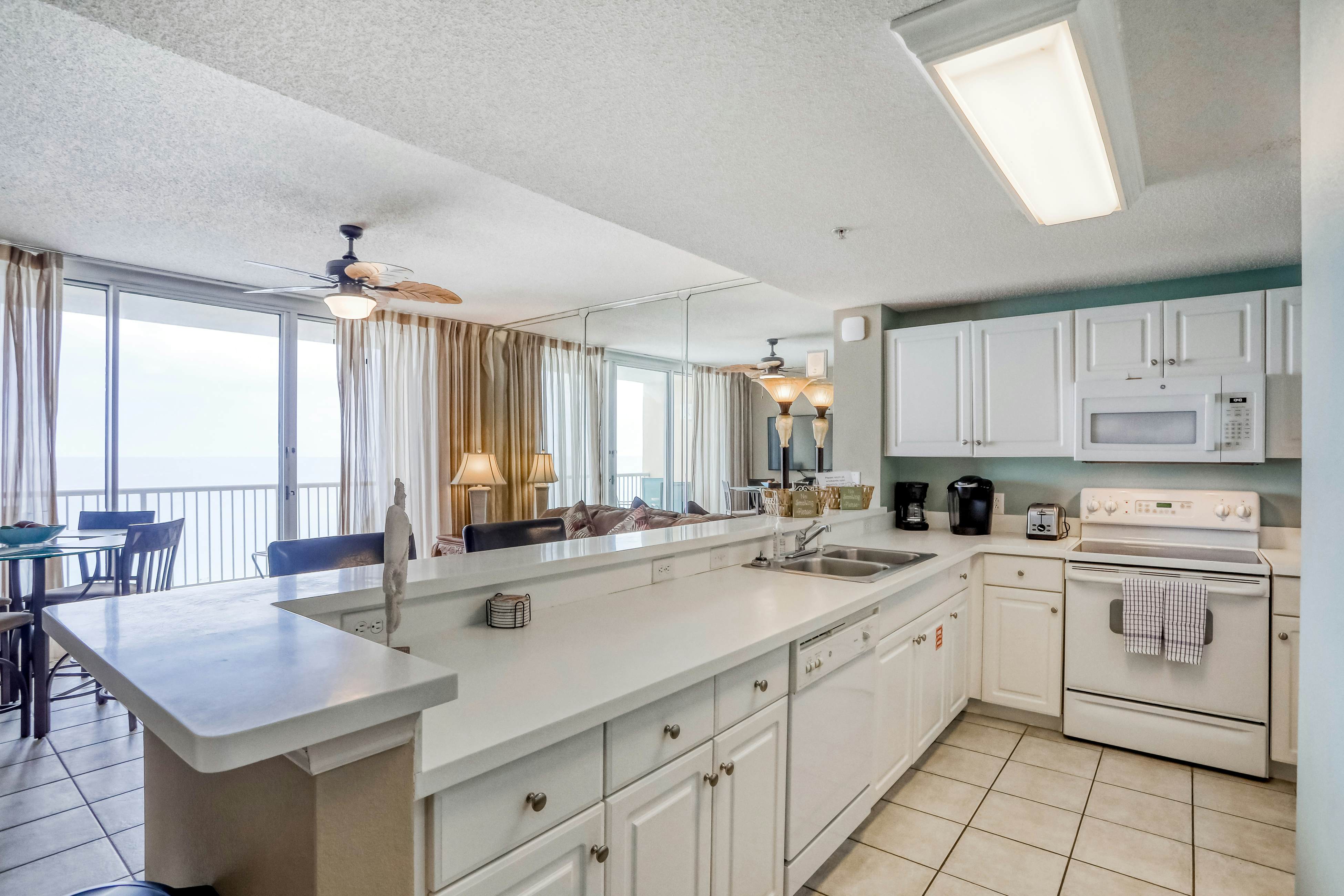 Majestic Beach Resort Tower 1-711