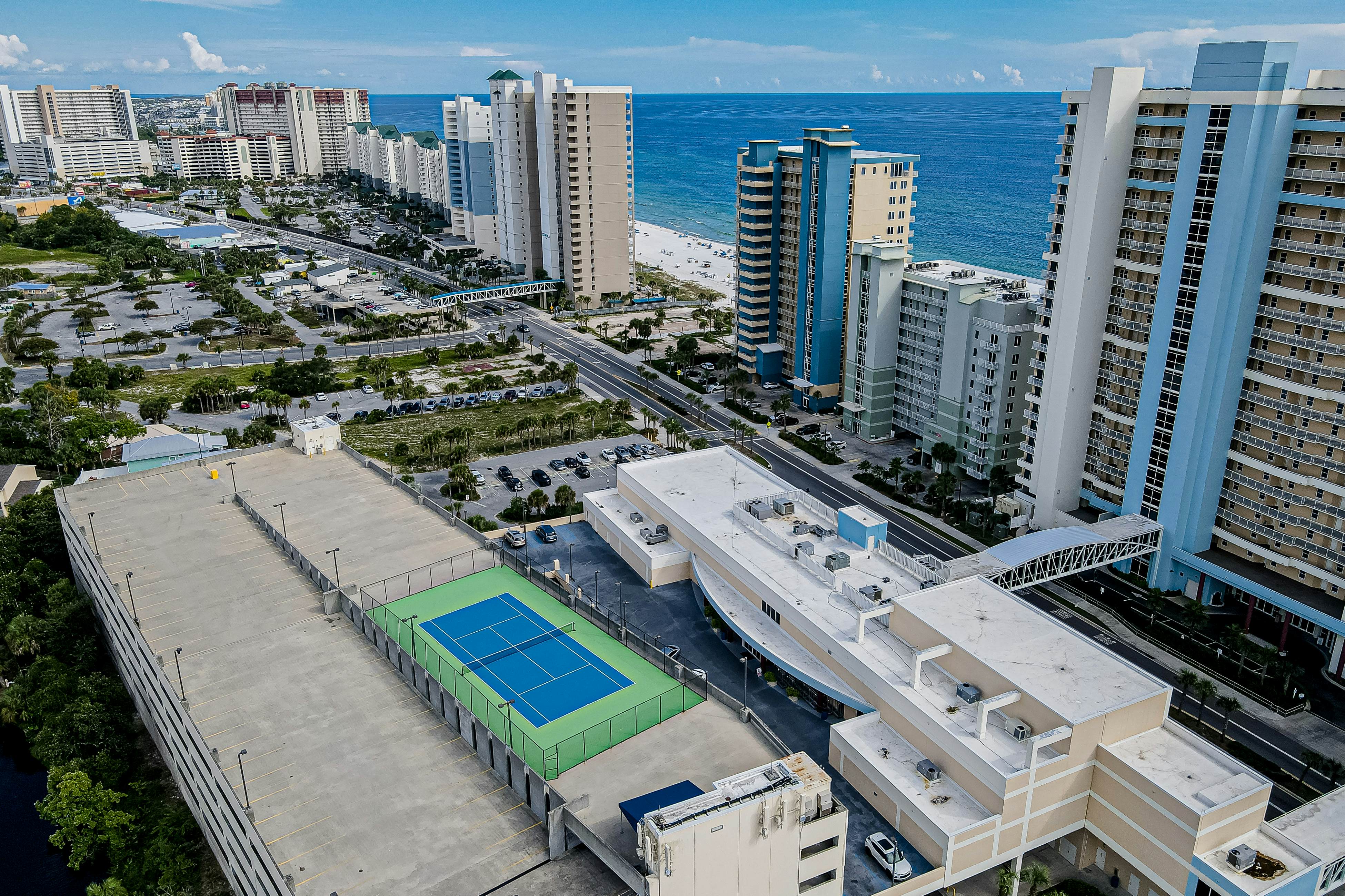 Majestic Beach Resort Tower 1-711