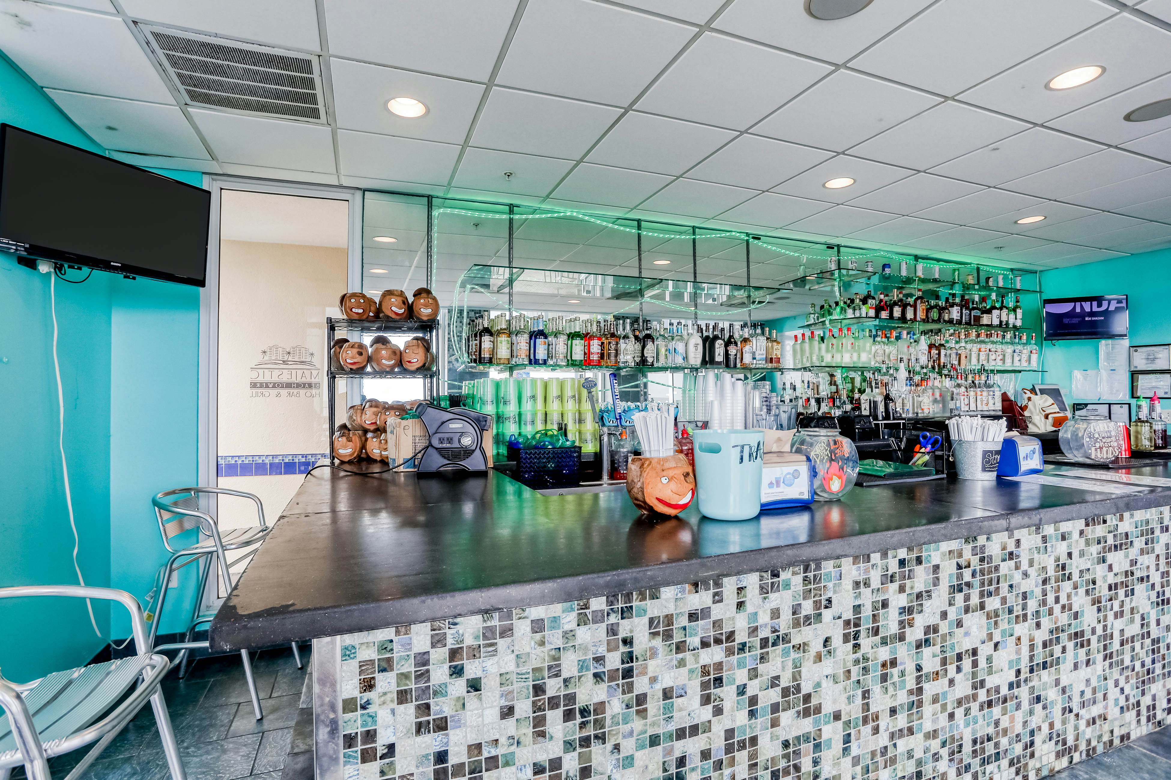 Majestic Beach Resort Tower 1-711