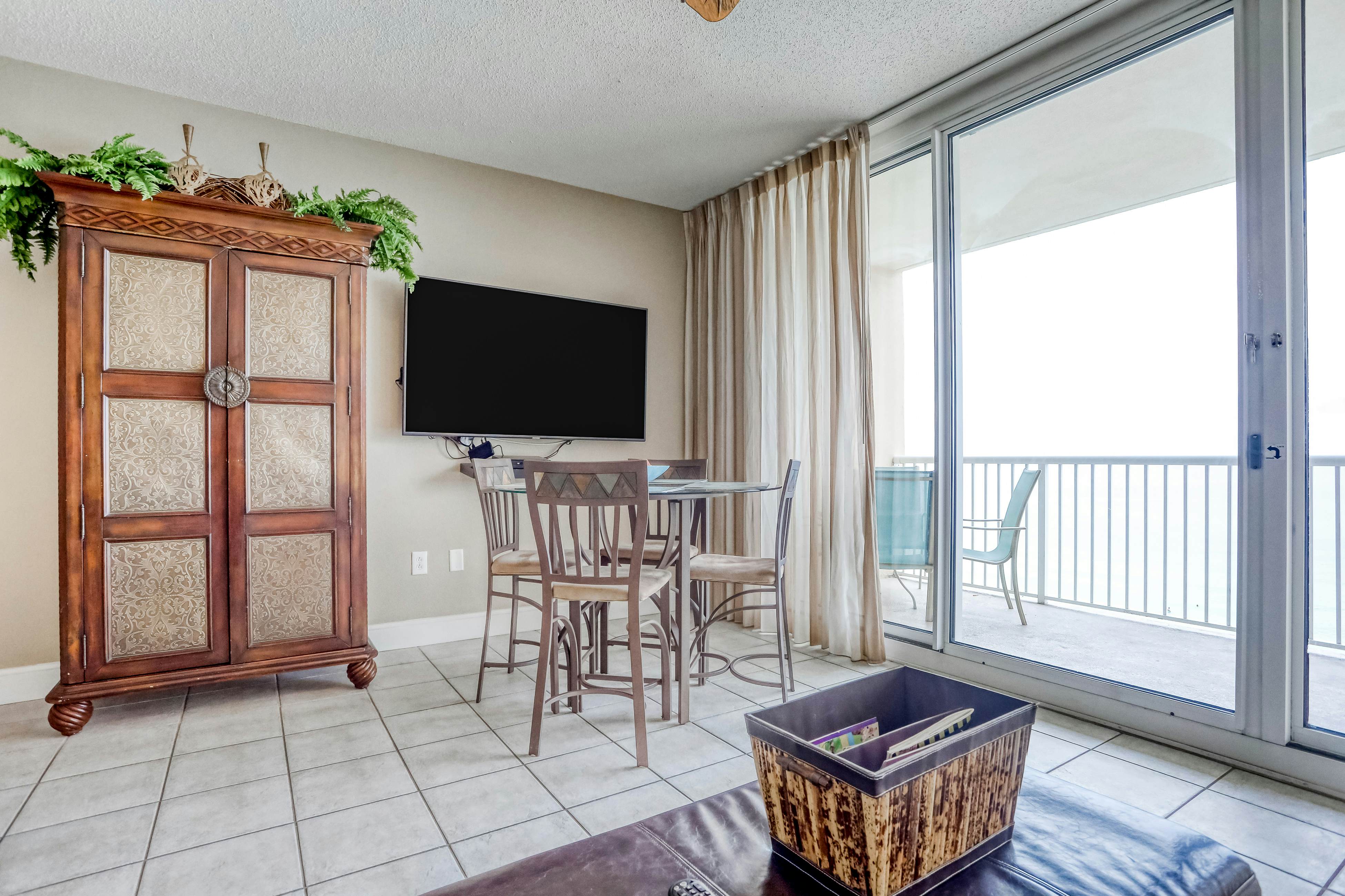 Majestic Beach Resort Tower 1-711