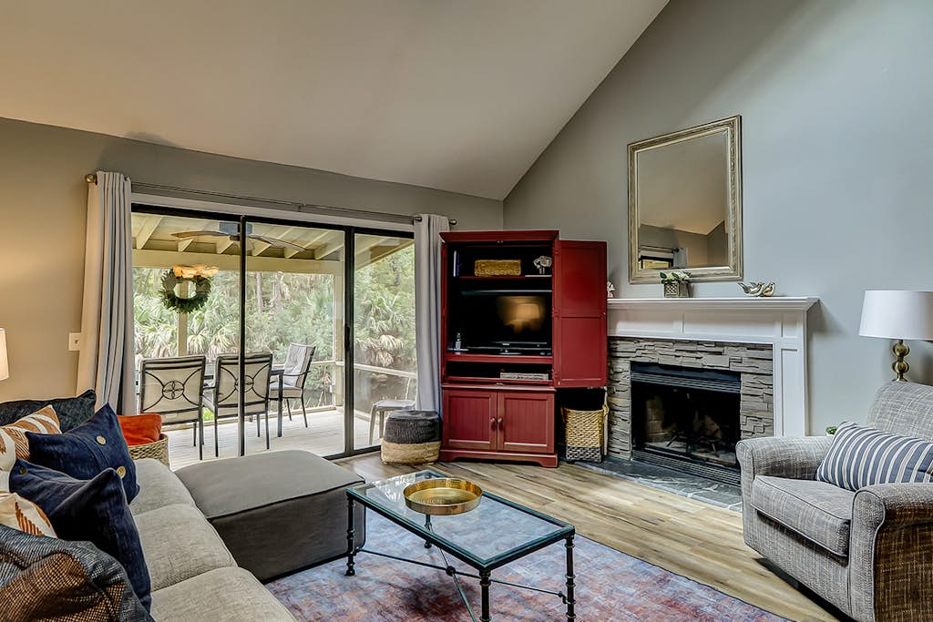 Bright and inviting condo w/ shared pools & tennis courts - near the beach — Hilton Head, SC — vacation rental
