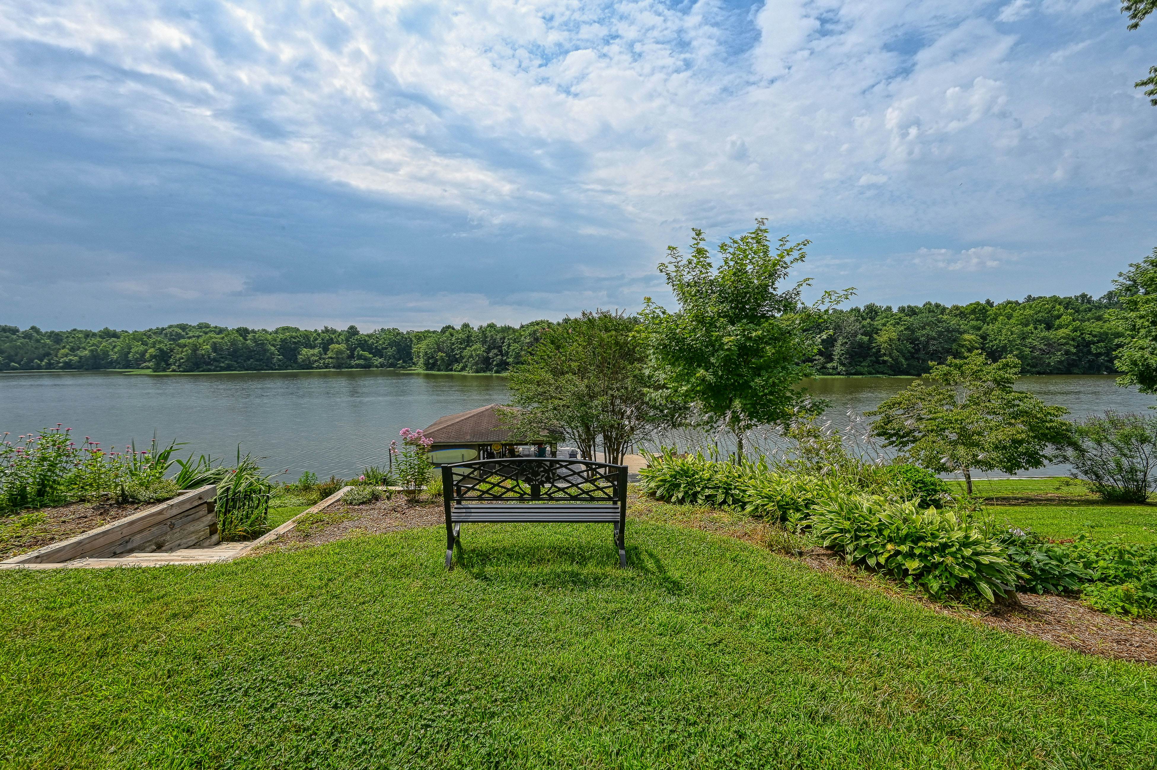 Flying Moose Lodge at Lake Anna