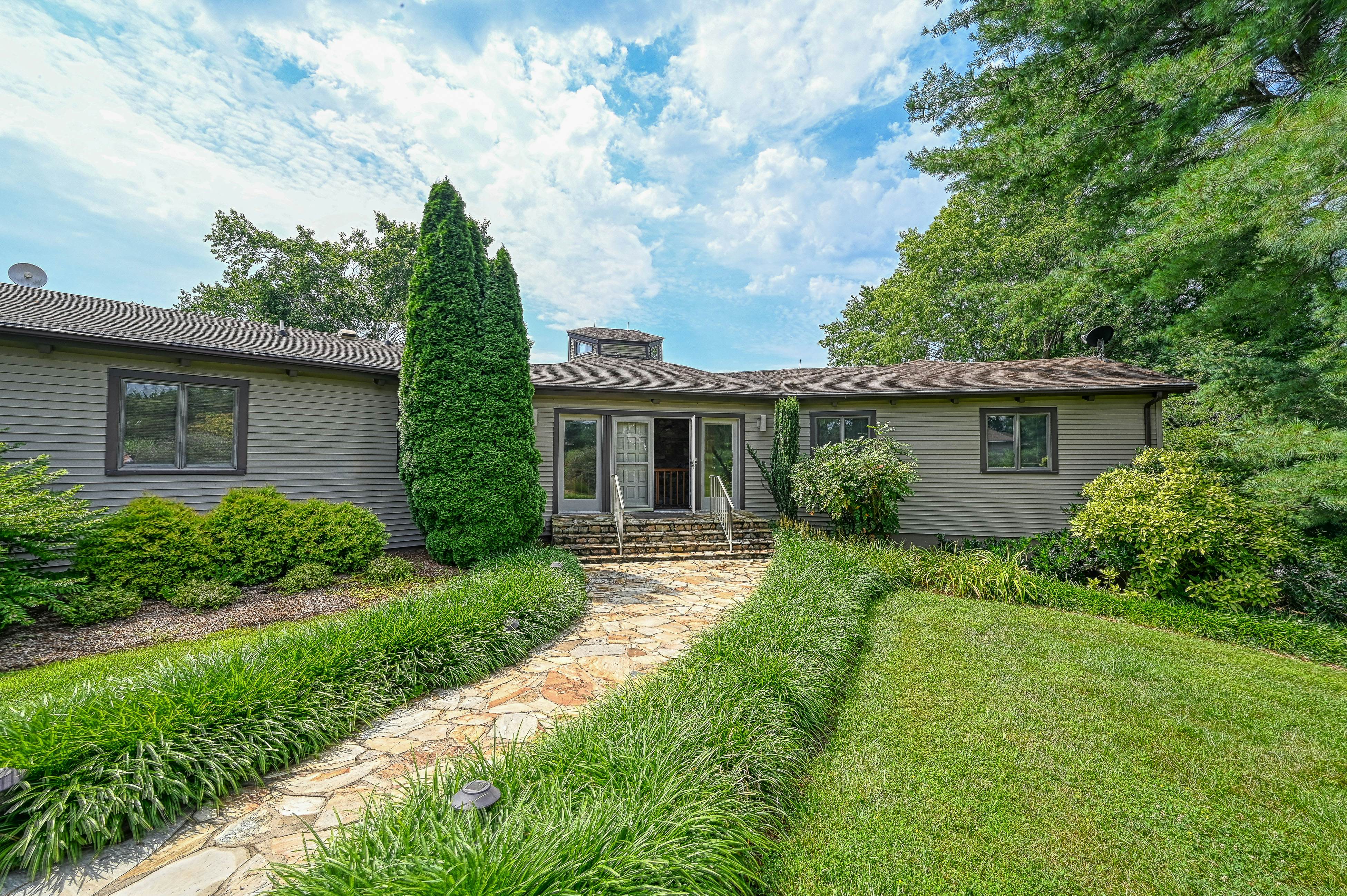 Flying Moose Lodge at Lake Anna