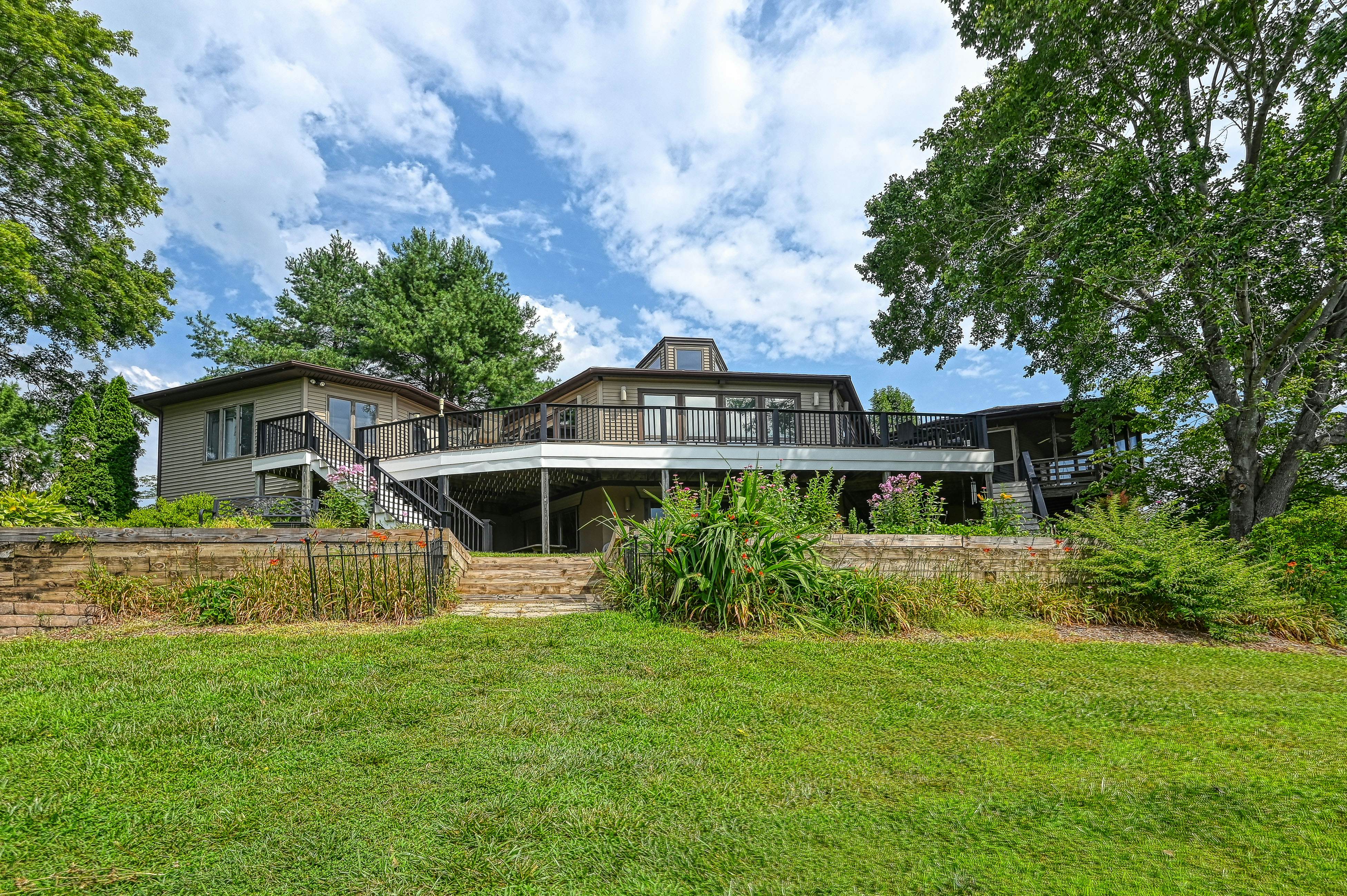 Flying Moose Lodge at Lake Anna