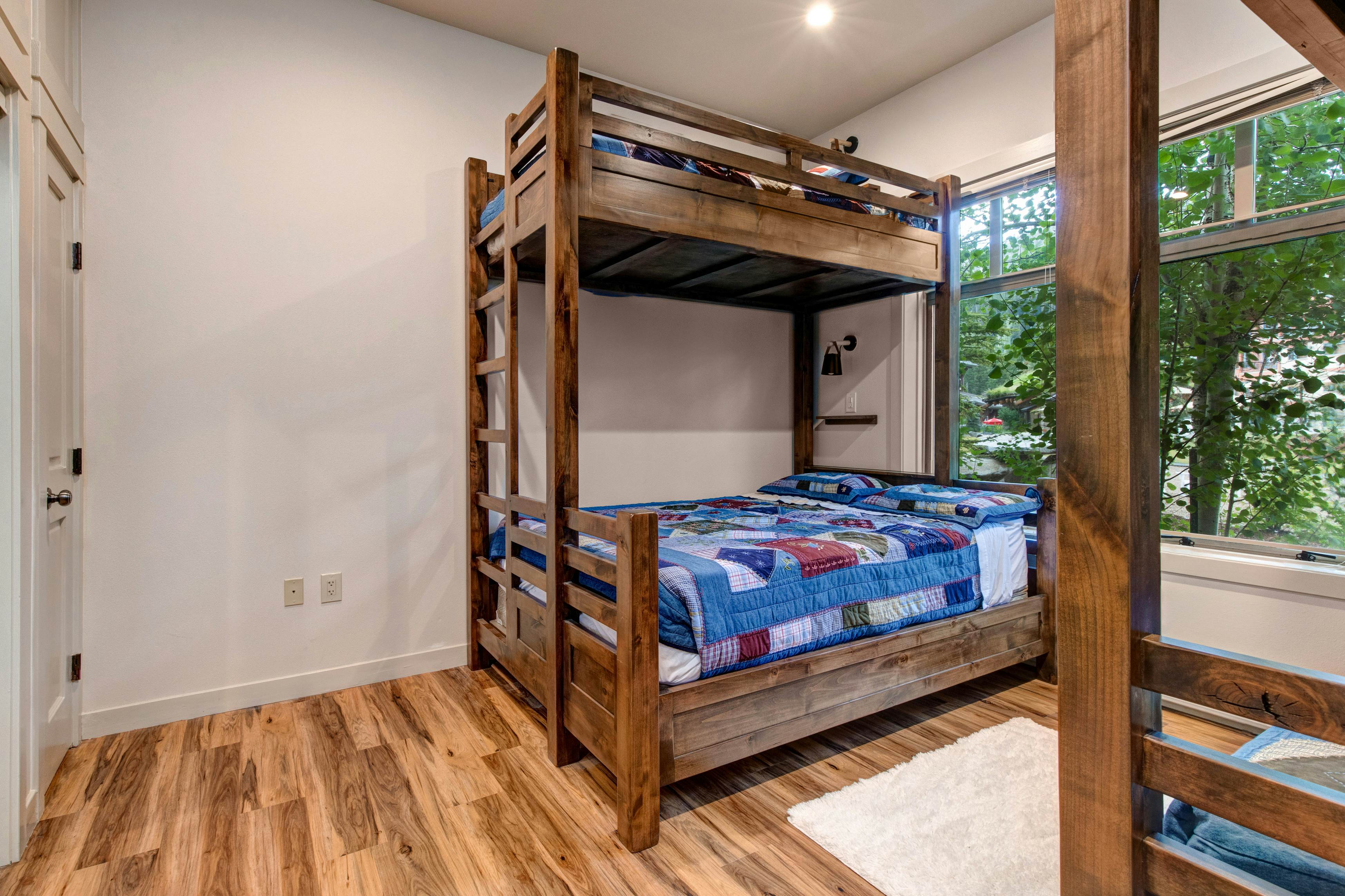 Eagle Springs East 101 - Red-Wing Suite