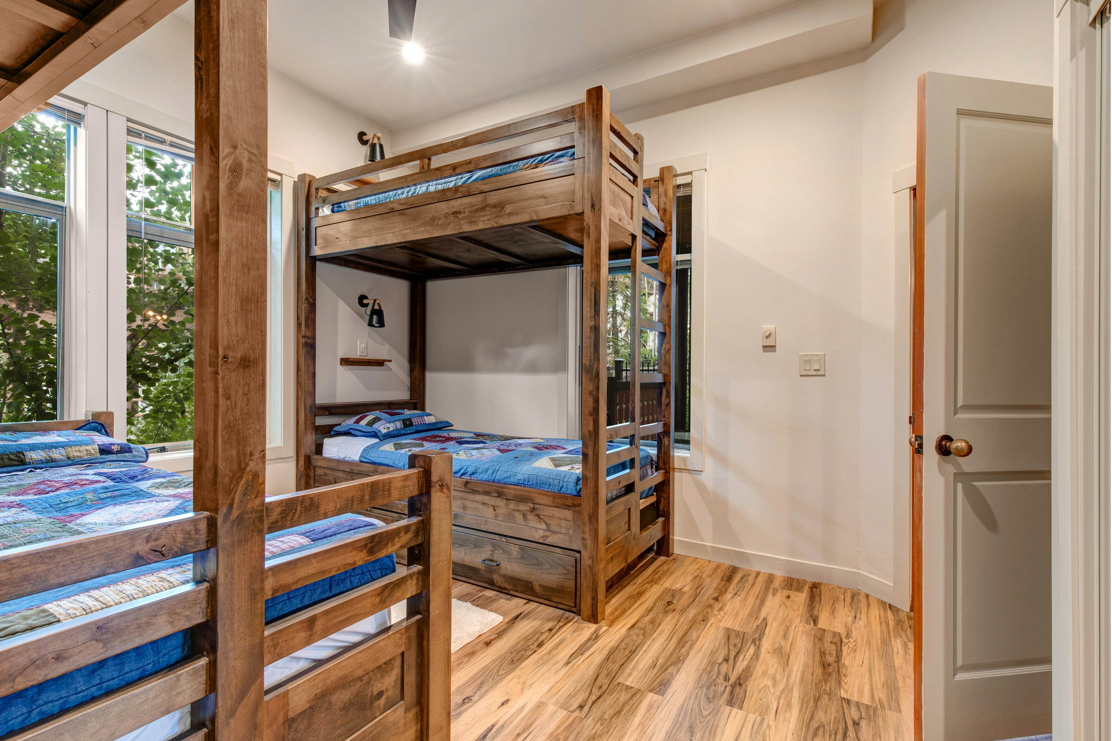 Eagle Springs East 101 - Red-Wing Suite