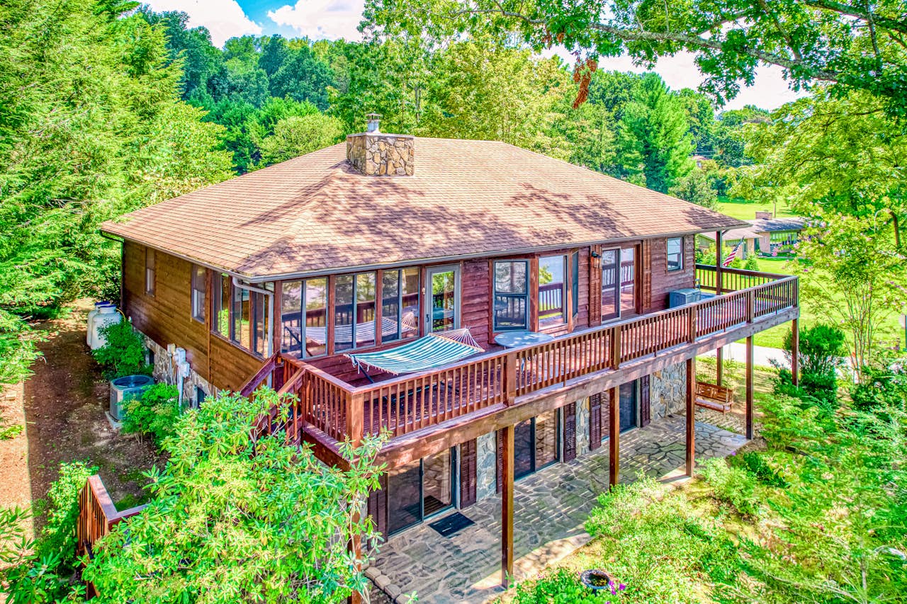 Lakeshore Treetops 4 BD Lake Junaluska, NC Vacation Rental Vacasa