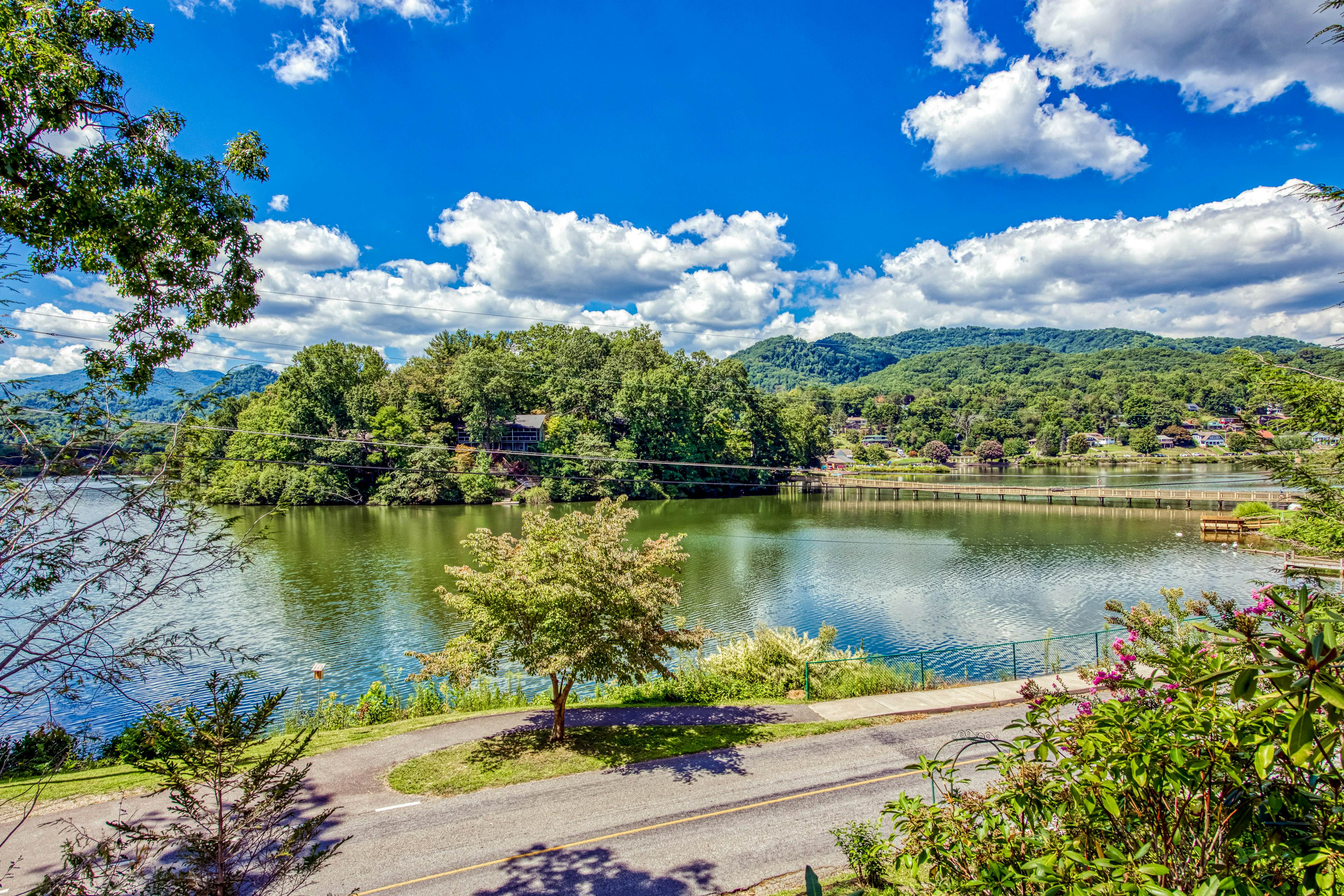 Lakeshore Treetops 4 BD Lake Junaluska, NC Vacation Rental Vacasa