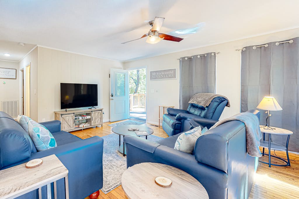 Charming Home, Sleeps 8, Fireplace, Grill, Play House — Sevierville, TN — vacation rental