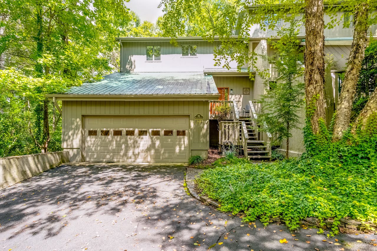 Rumbling Bald Resort Unit 2005 3 BD Lake Lure, NC Vacation Rental