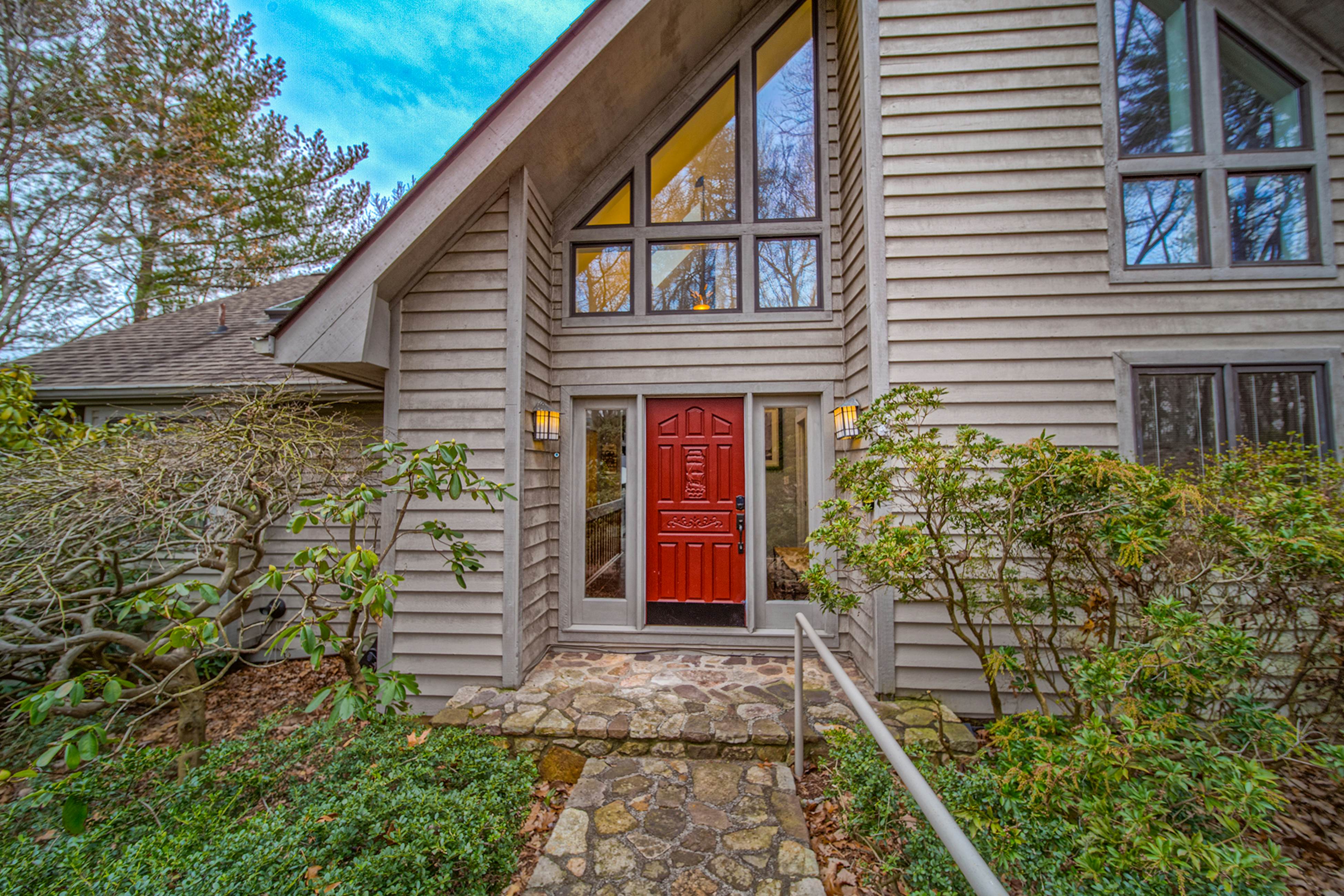 Our Point of View 3 BD Huddleston, VA Vacation Rental Vacasa