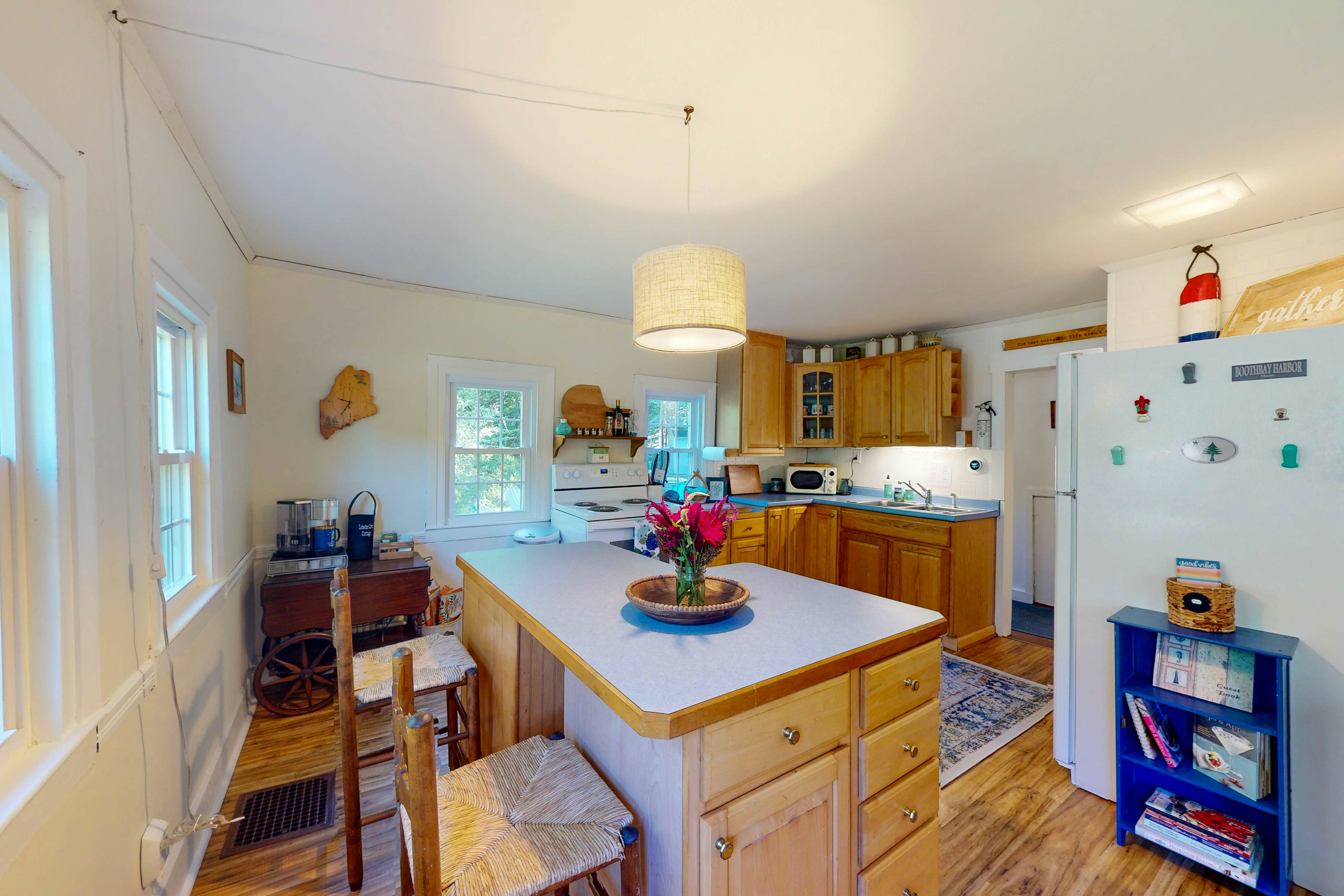 Lobster Cove Cottage 2 BD Boothbay Harbor, ME Vacation Rental Vacasa