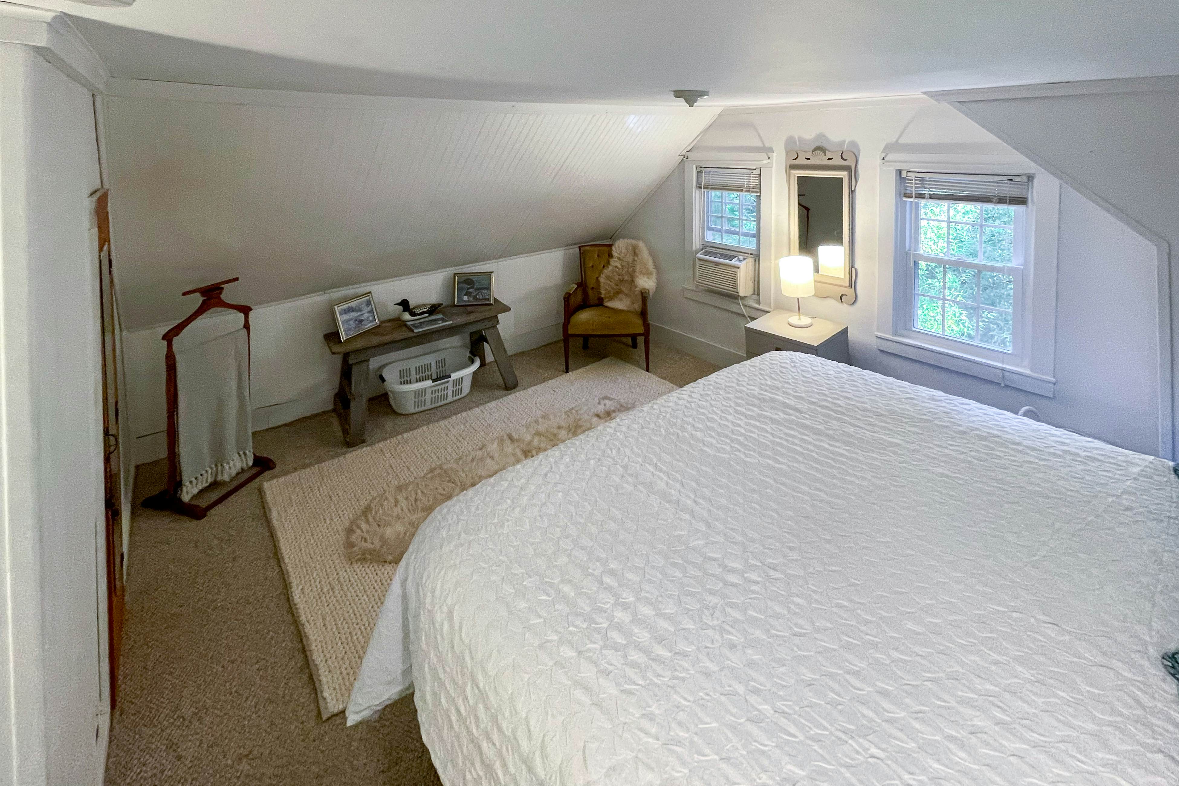 Lobster Cove Cottage 2 BD Boothbay Harbor, ME Vacation Rental Vacasa
