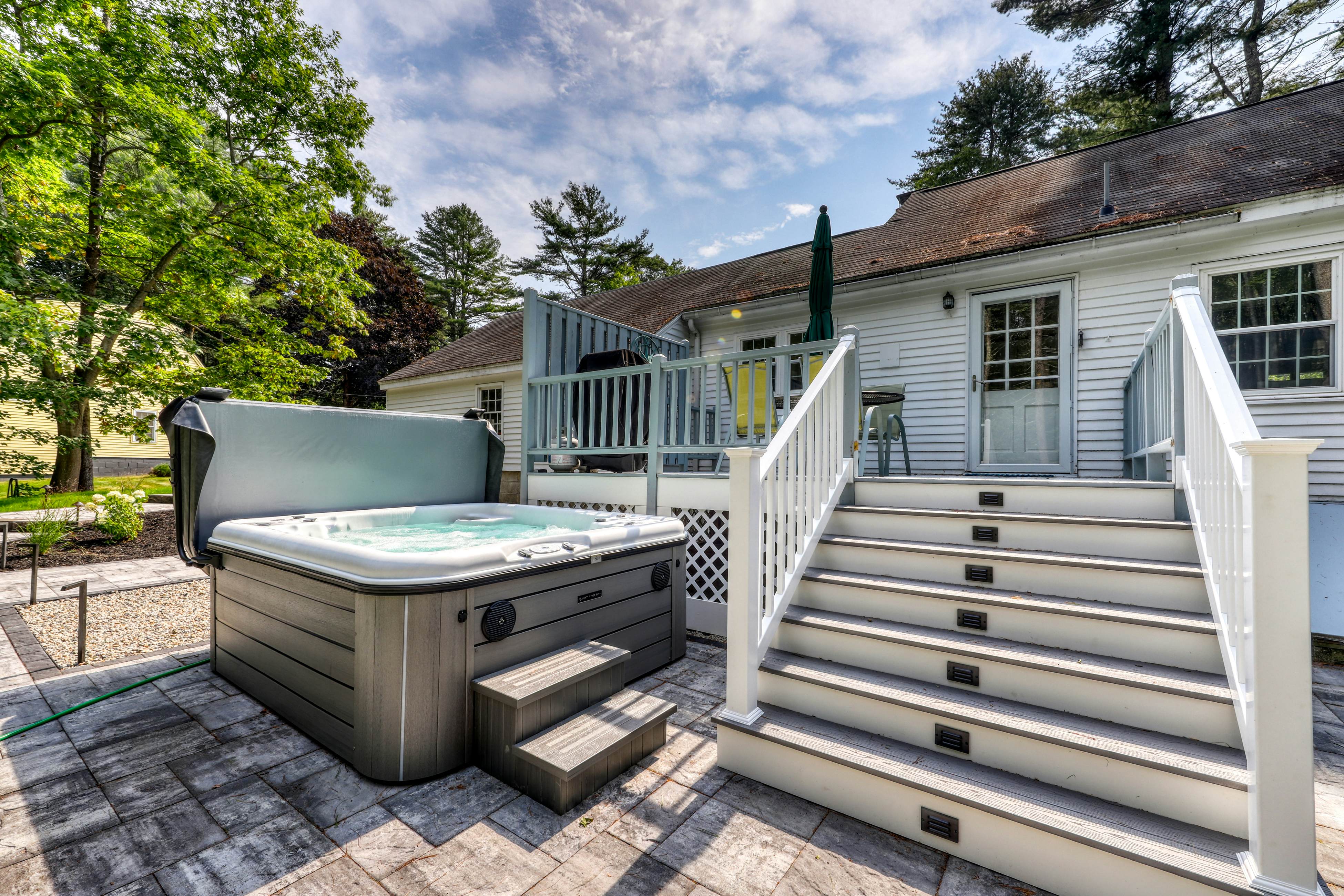 Kennebunk Family Cottage With Crib