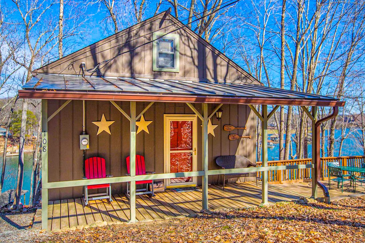 LakeSide Cabin 2 BD Huddleston, VA Vacation Rental Vacasa