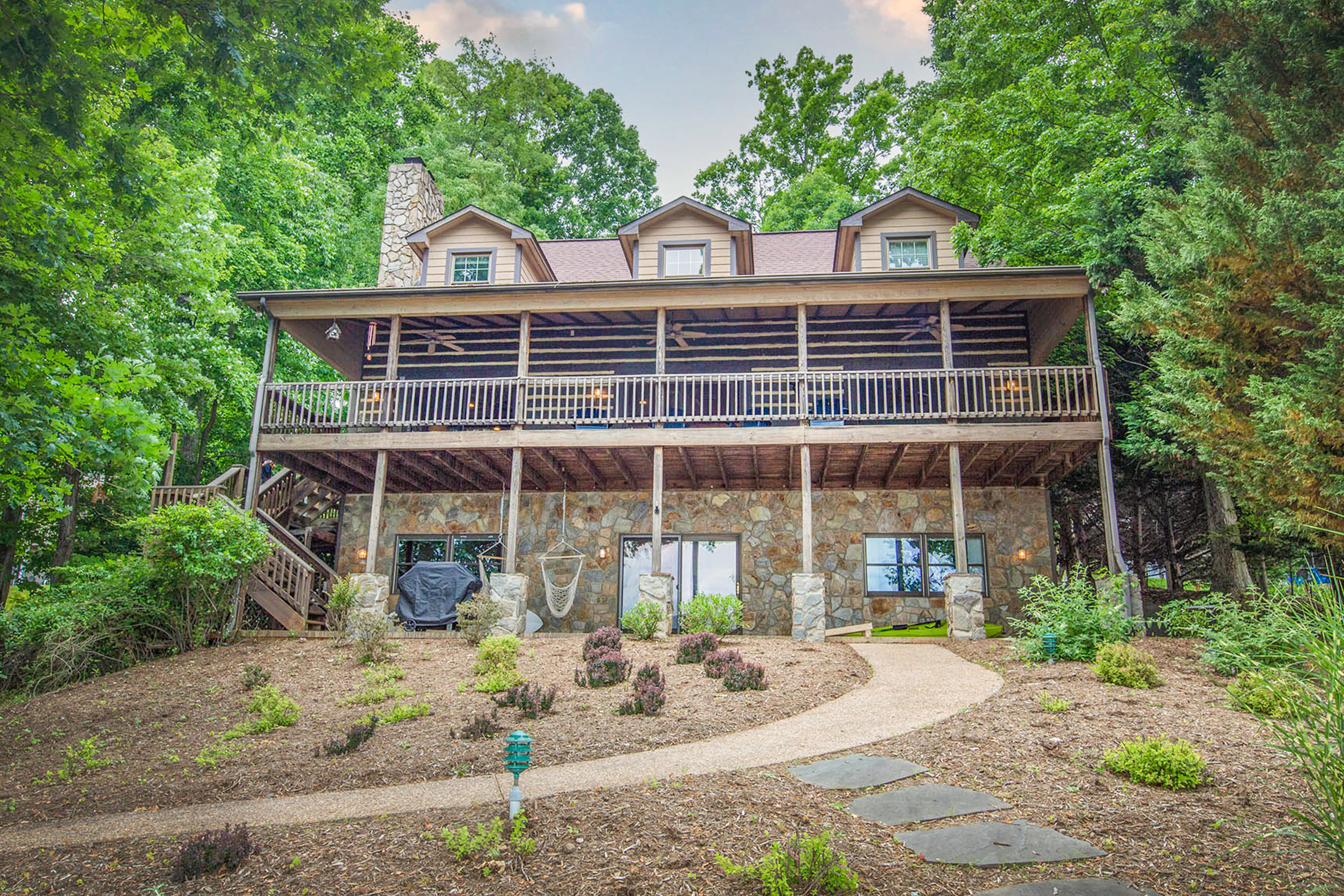 Smith Mountain Lake House Rentals, Vacation Rentals, Cabins | Vacasa