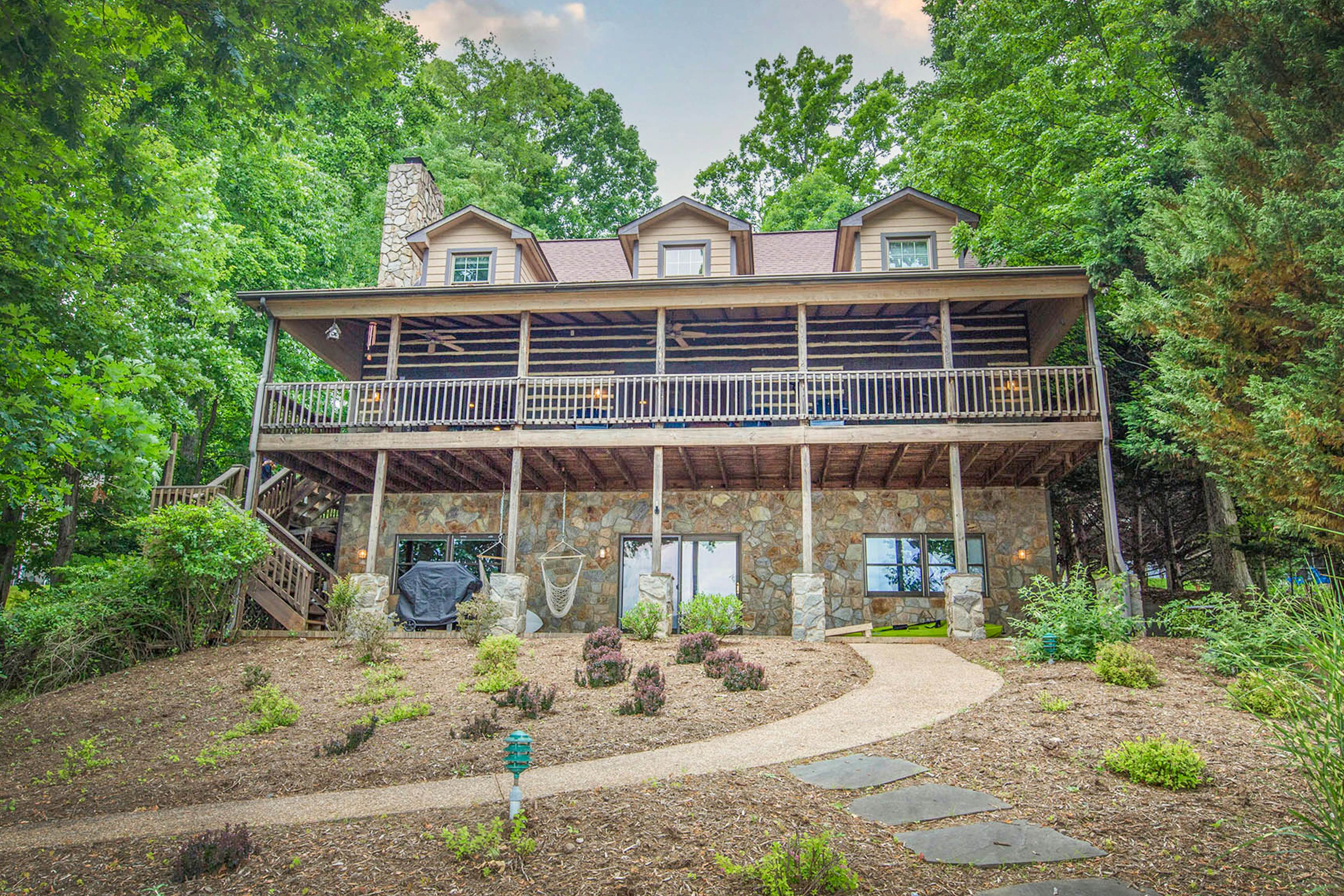 Smith Mountain Lake House Rentals, Vacation Rentals, Cabins Vacasa