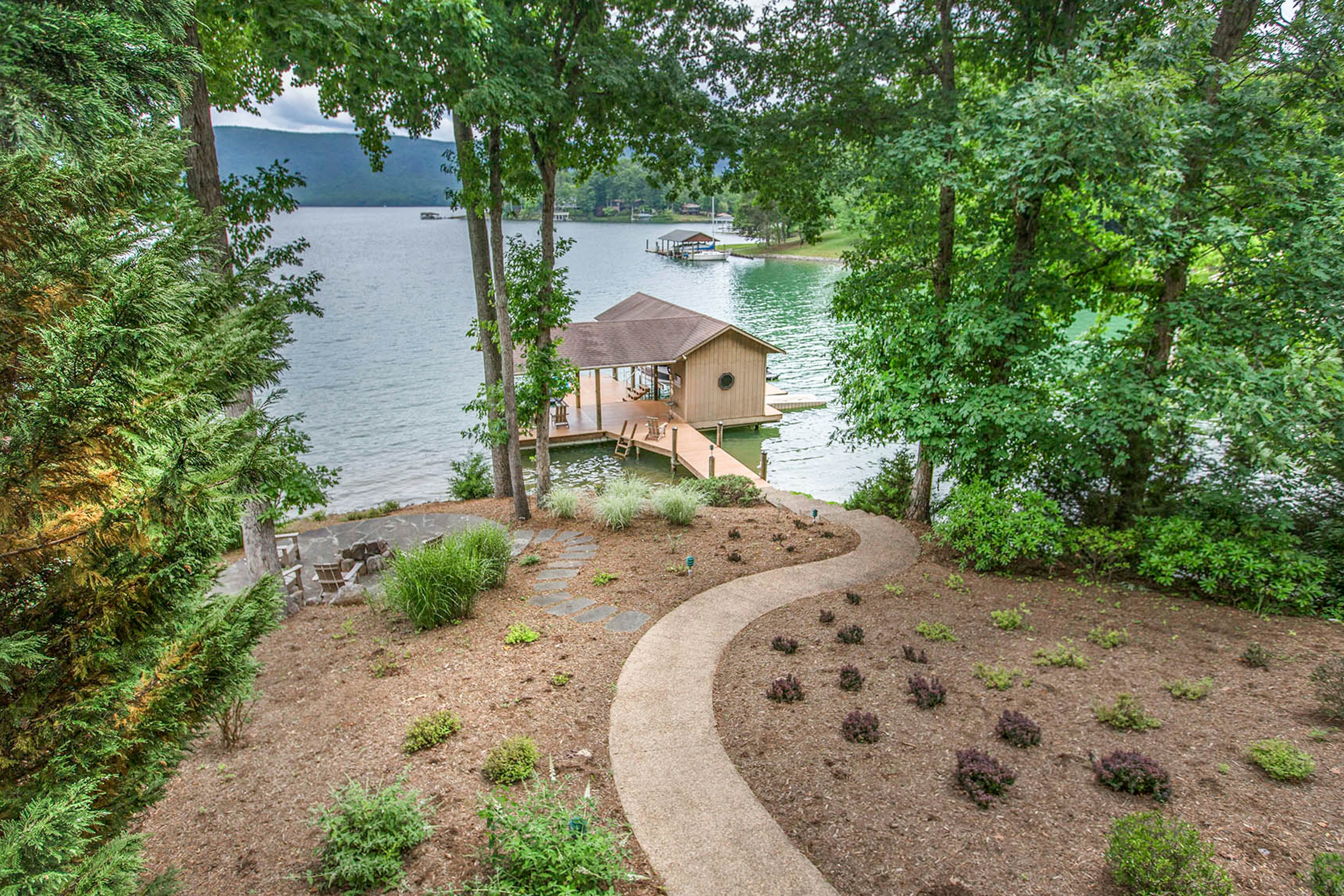 The Lodge on Smith Mountain Lake 4 BD Huddleston, VA Vacation Rental Vacasa