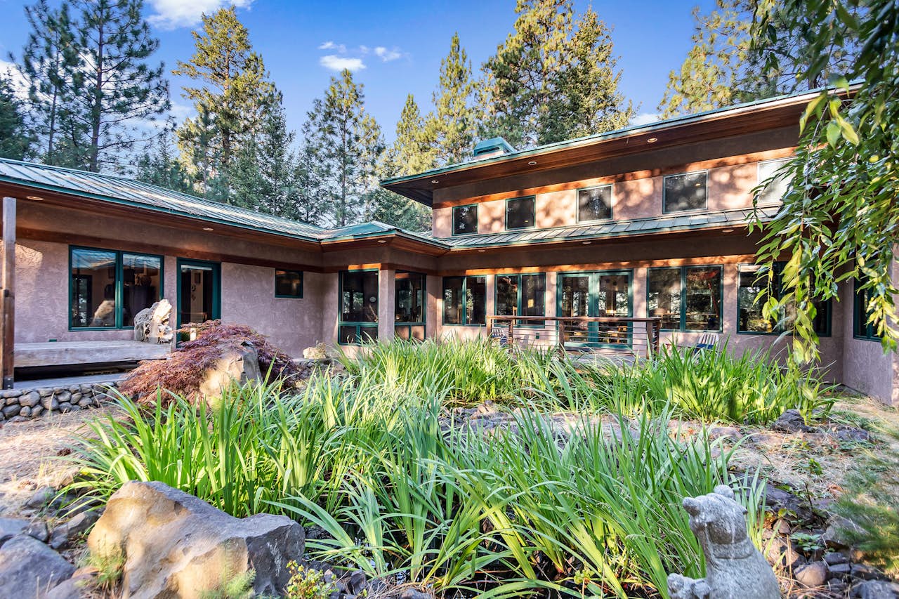 Selby Knoll Estate Main House and Guesthouse 2 BD Harrison, ID