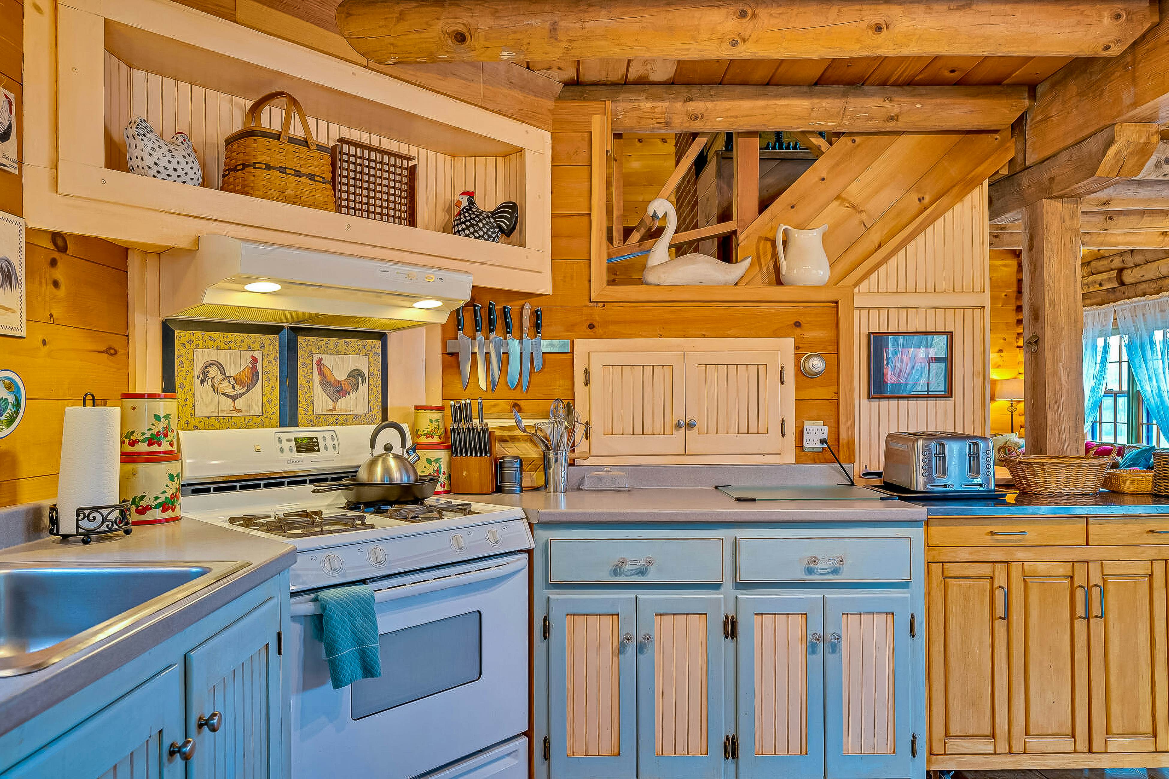 Wood Road Retreat 3 BD Quechee, VT Vacation Rental Vacasa